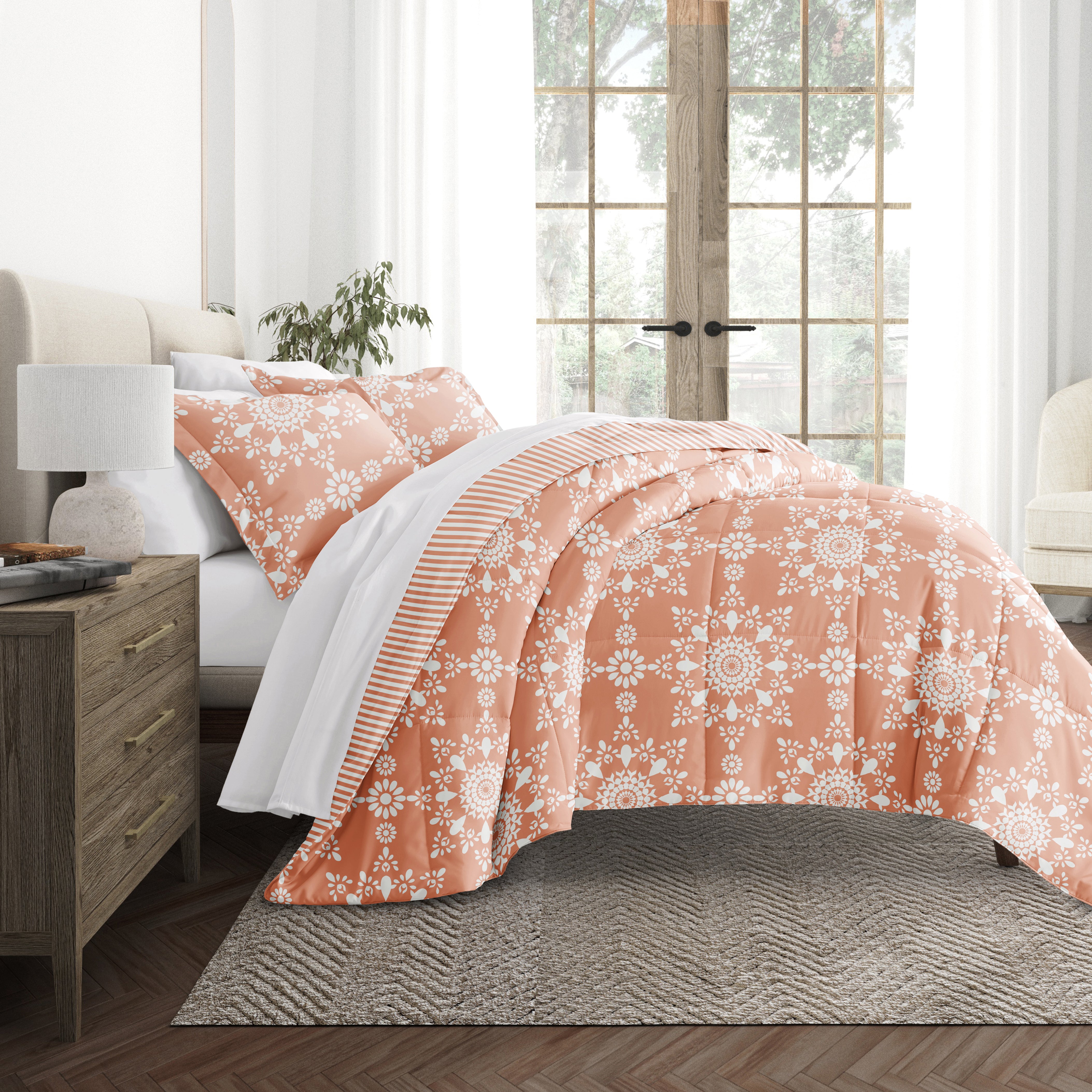 Daisy Medallion Reversible Patterned Down-Alternative Comforter Set