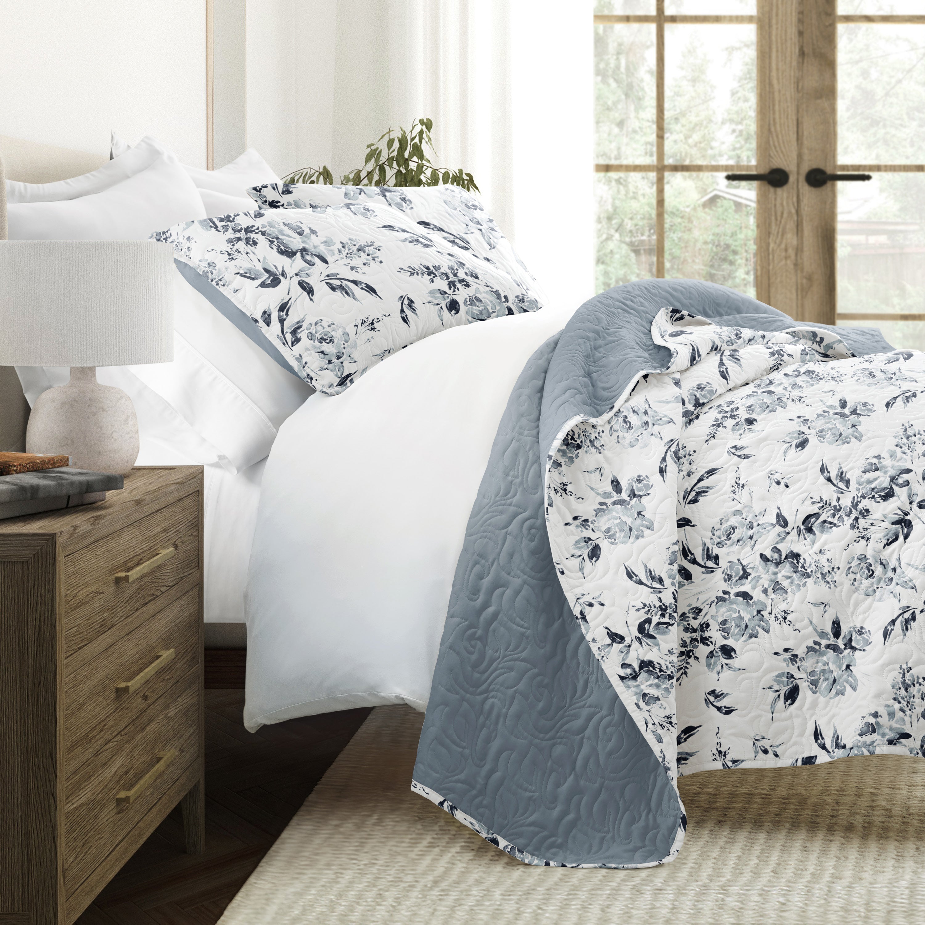 Rose Garden Patterned Quilted Coverlet Set