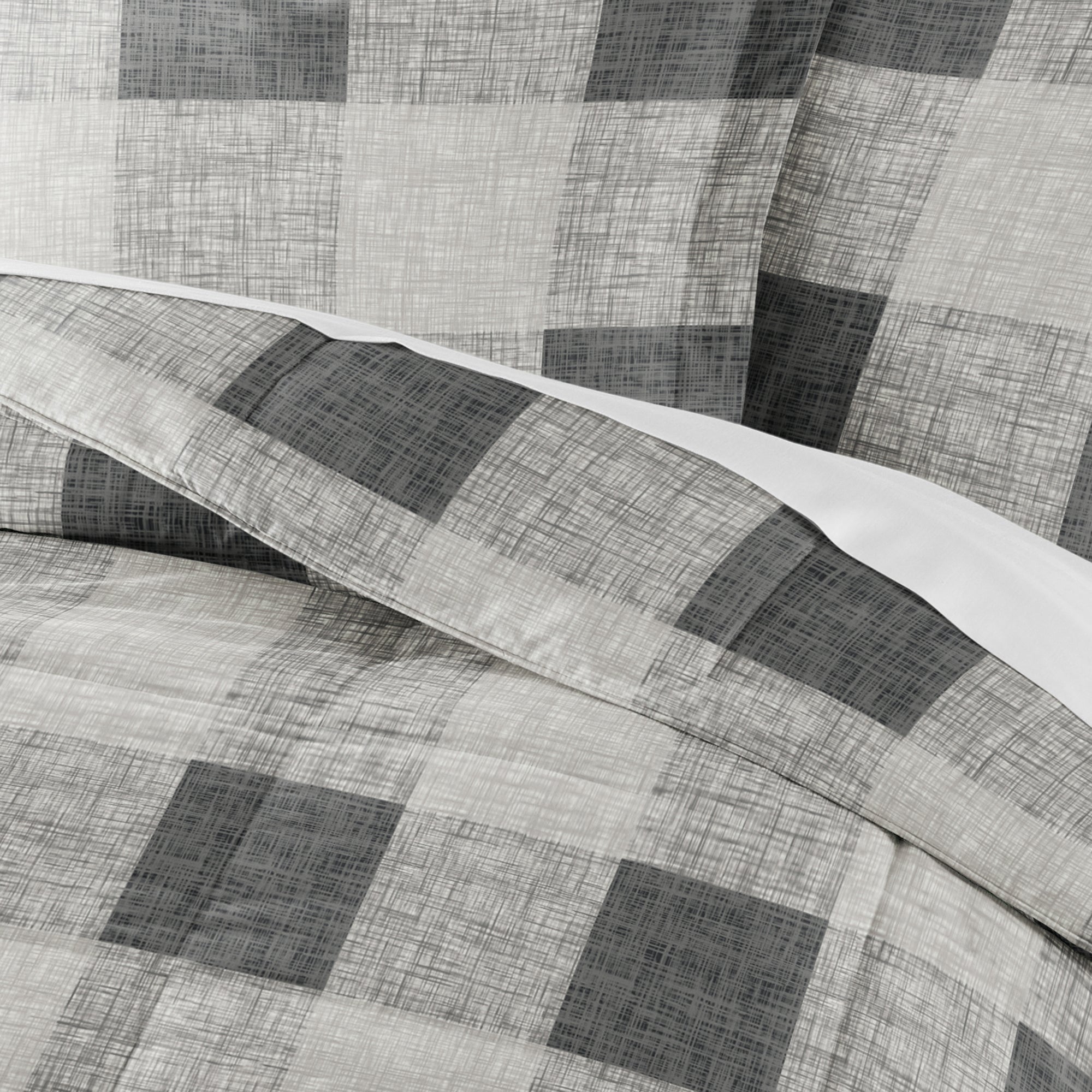 Gingham Patterned Down-Alternative Comforter Set