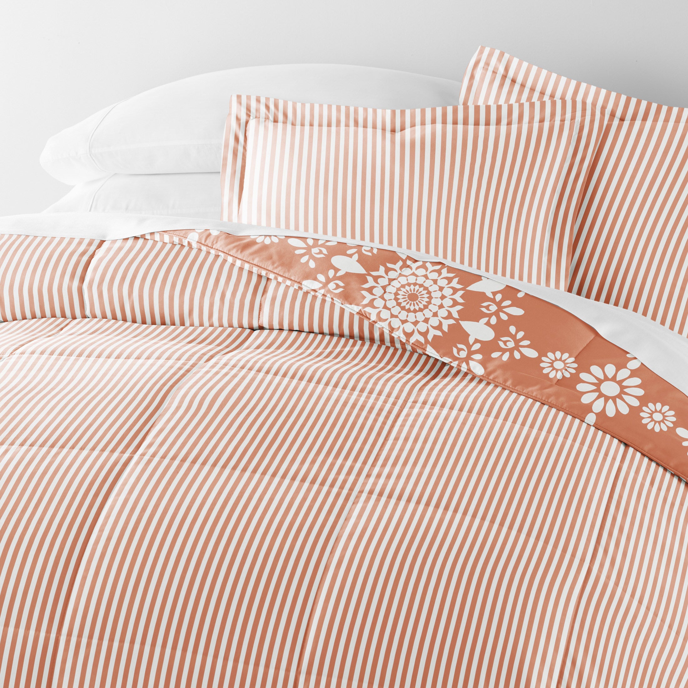 Daisy Medallion Reversible Patterned Down-Alternative Comforter Set