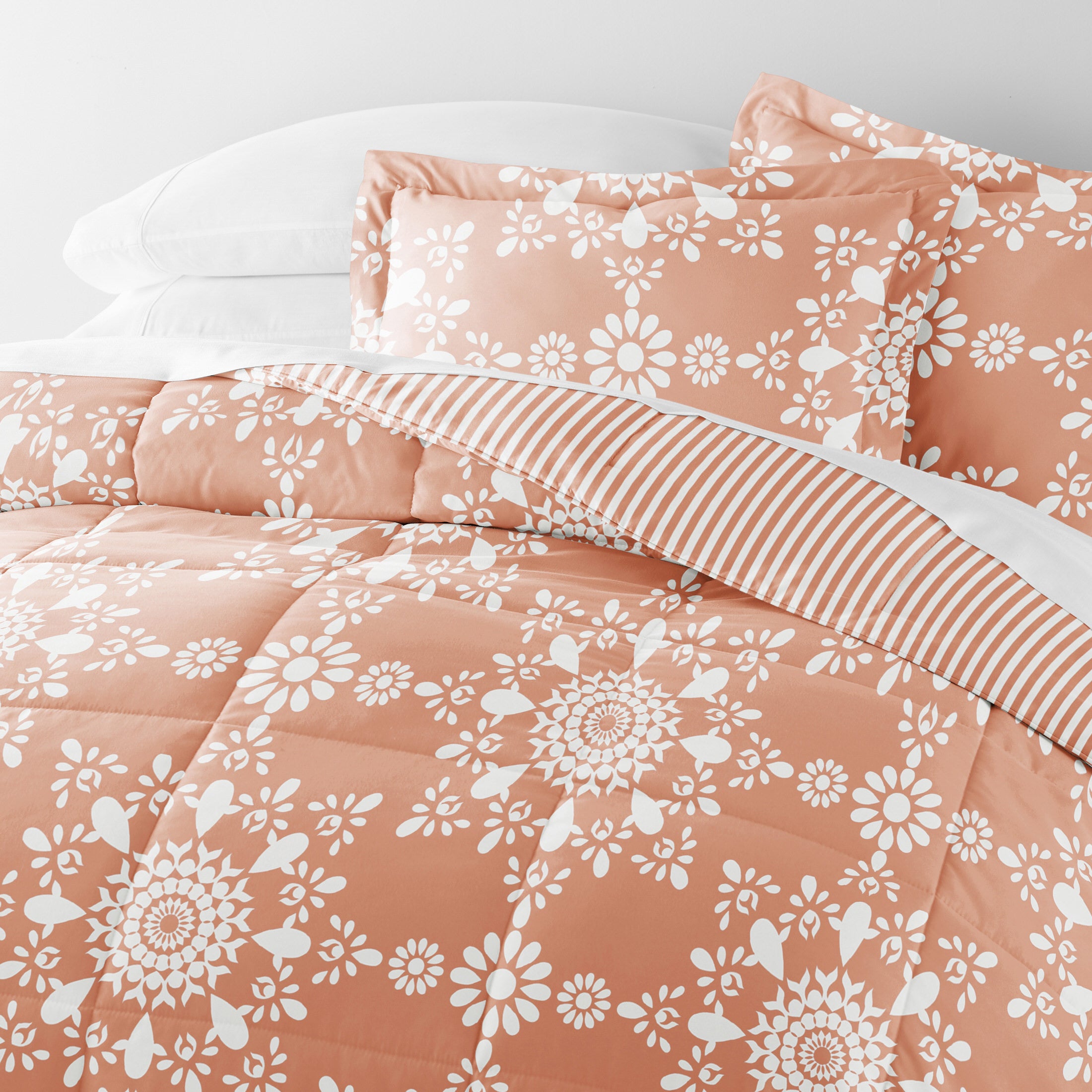 Daisy Medallion Reversible Patterned Down-Alternative Comforter Set