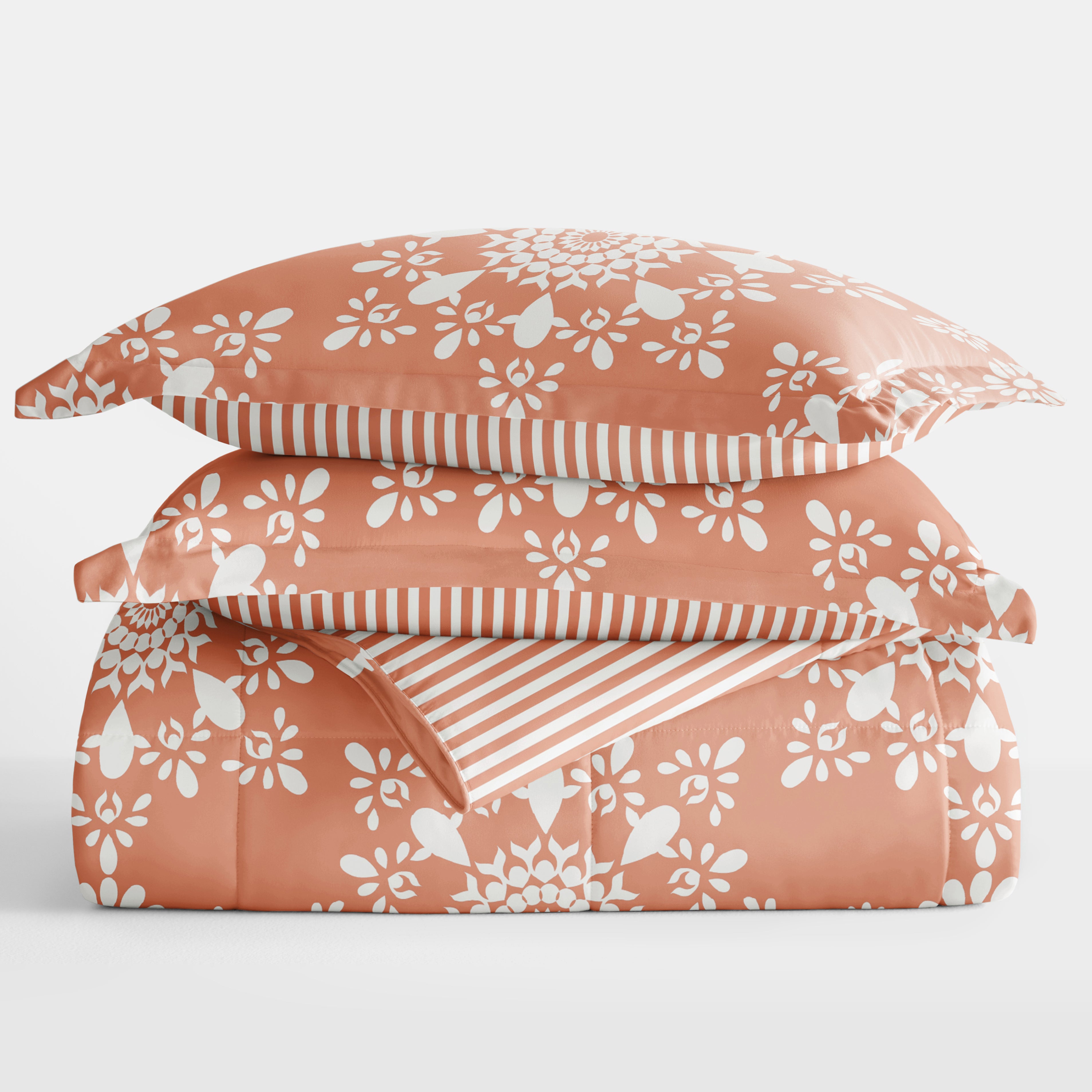 Daisy Medallion Reversible Patterned Down-Alternative Comforter Set
