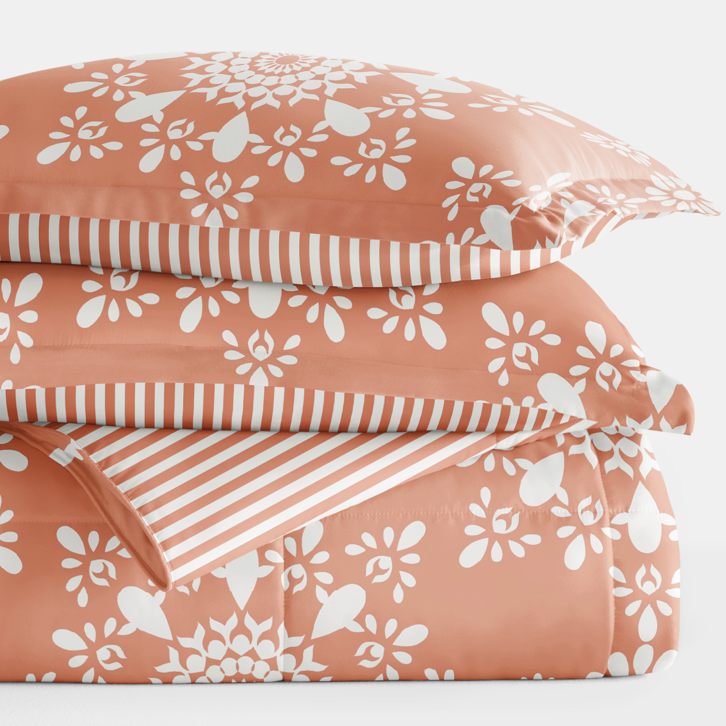 Daisy Medallion Reversible Patterned Down-Alternative Comforter Set