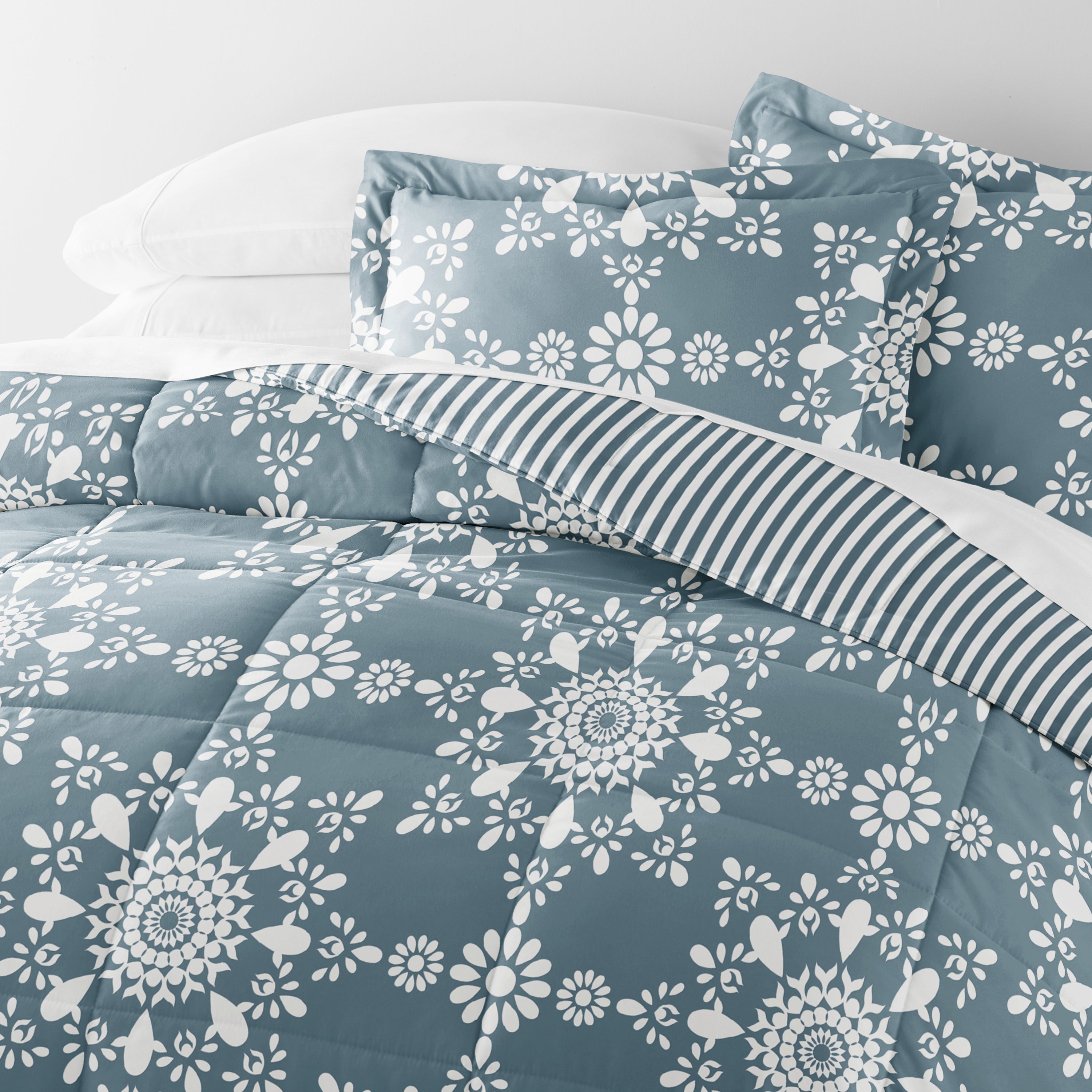Daisy Medallion Reversible Patterned Down-Alternative Comforter Set