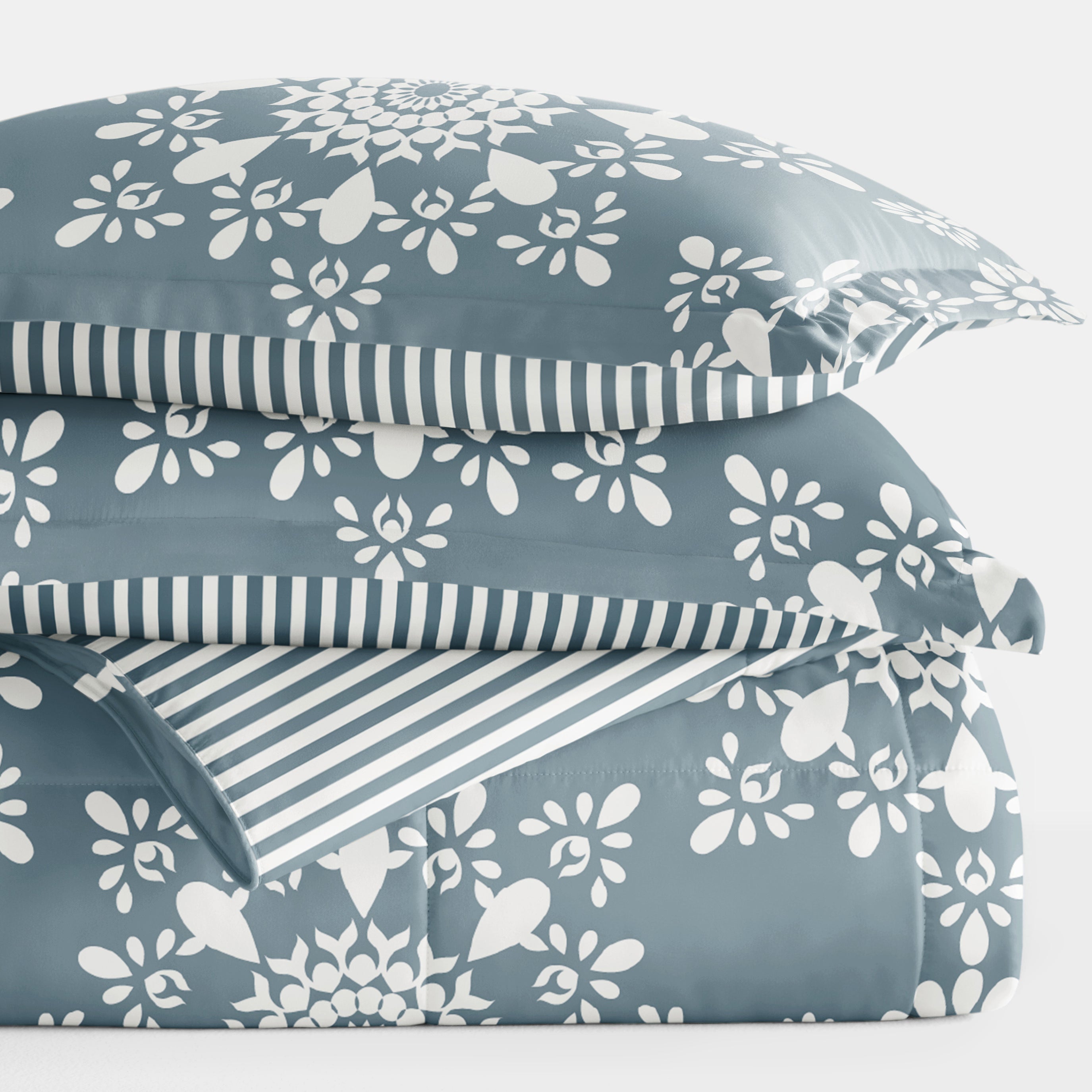 Daisy Medallion Reversible Patterned Down-Alternative Comforter Set