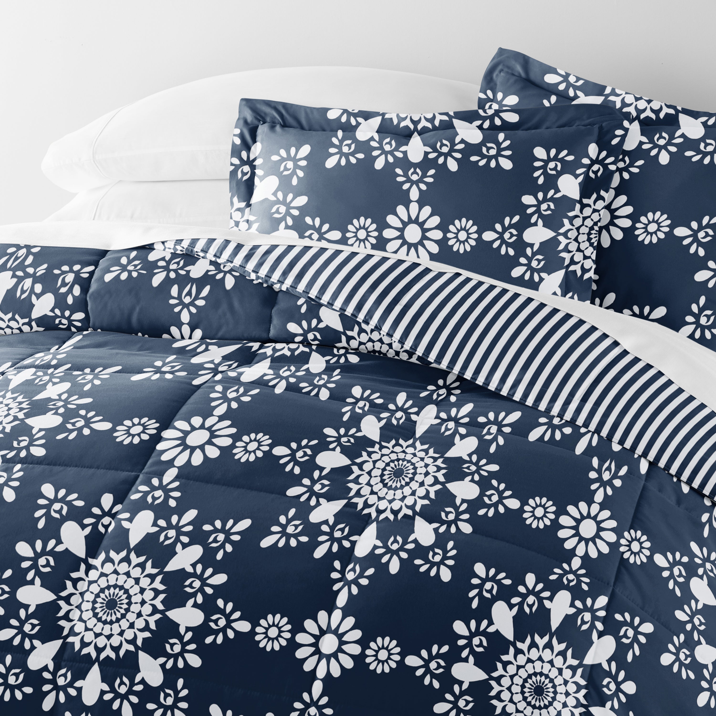 Daisy Medallion Reversible Patterned Down-Alternative Comforter Set