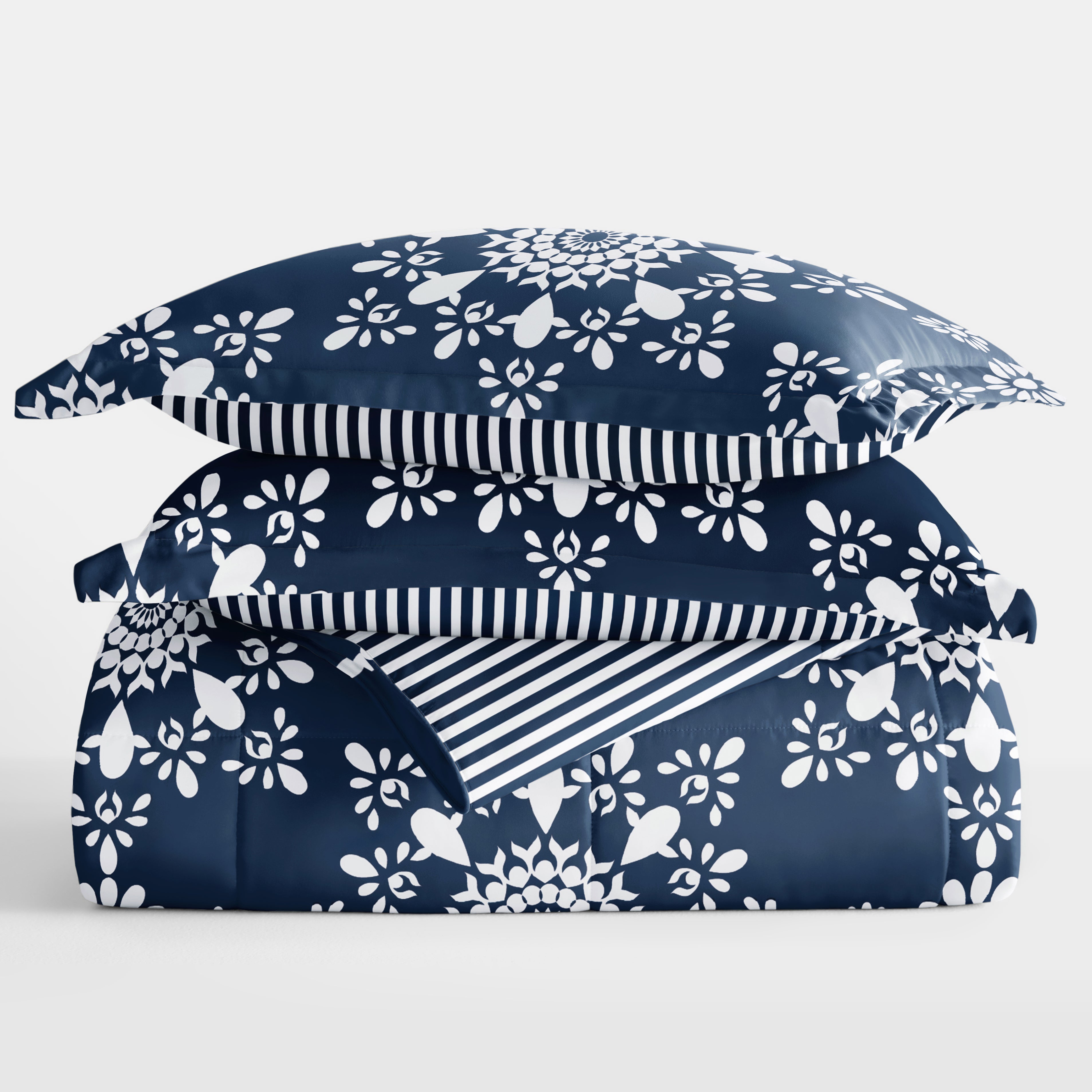 Daisy Medallion Reversible Patterned Down-Alternative Comforter Set