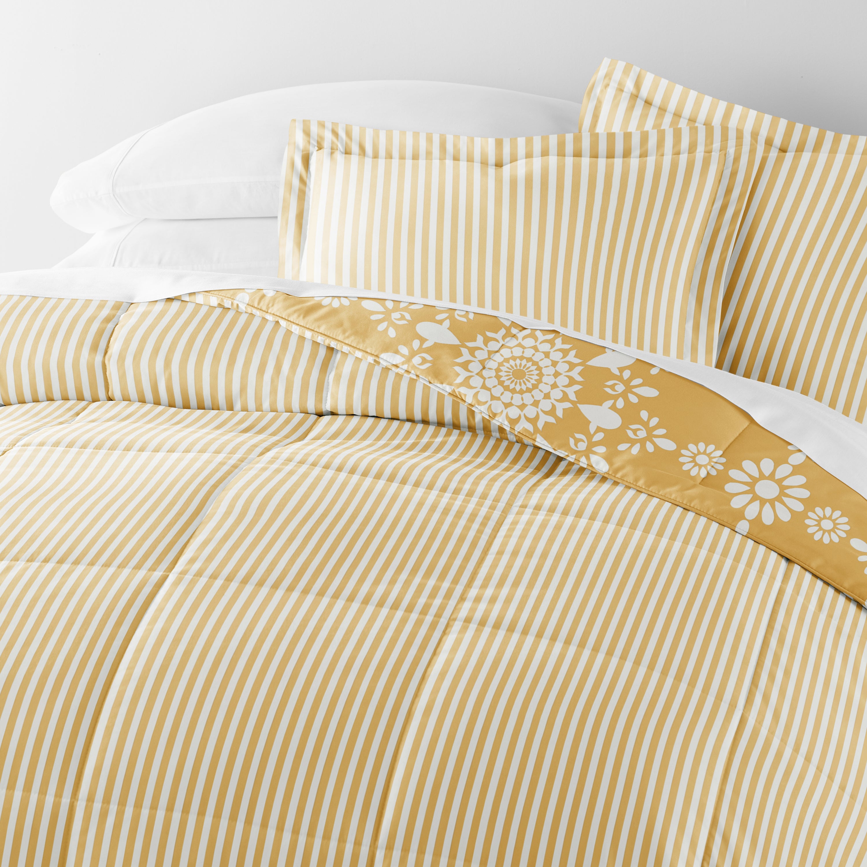 Daisy Medallion Reversible Patterned Down-Alternative Comforter Set