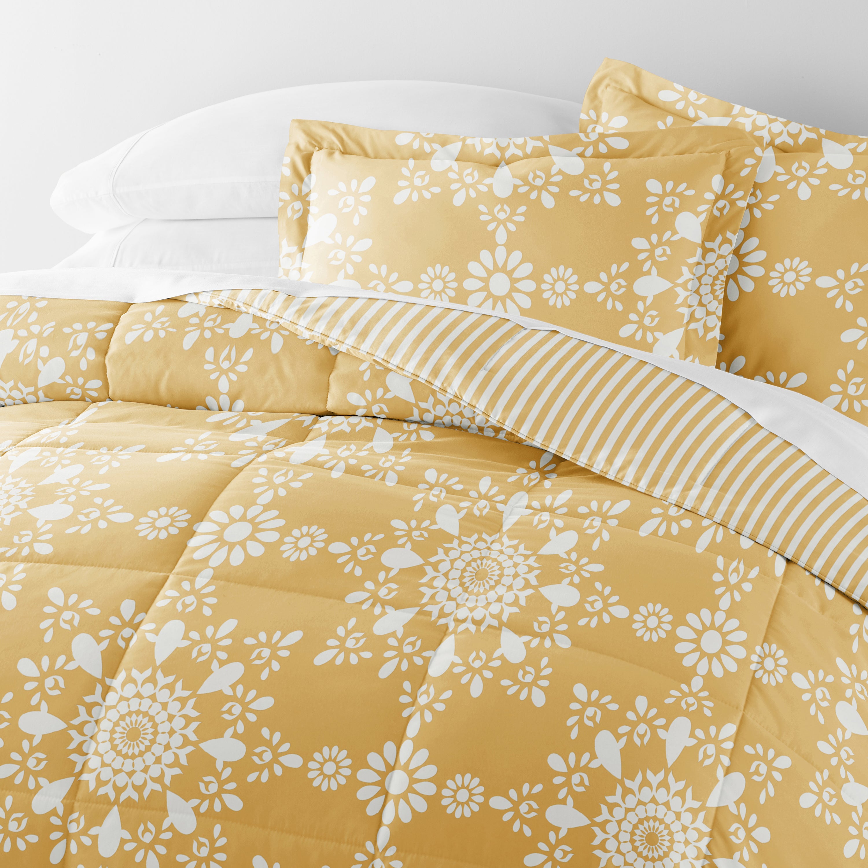 Daisy Medallion Reversible Patterned Down-Alternative Comforter Set