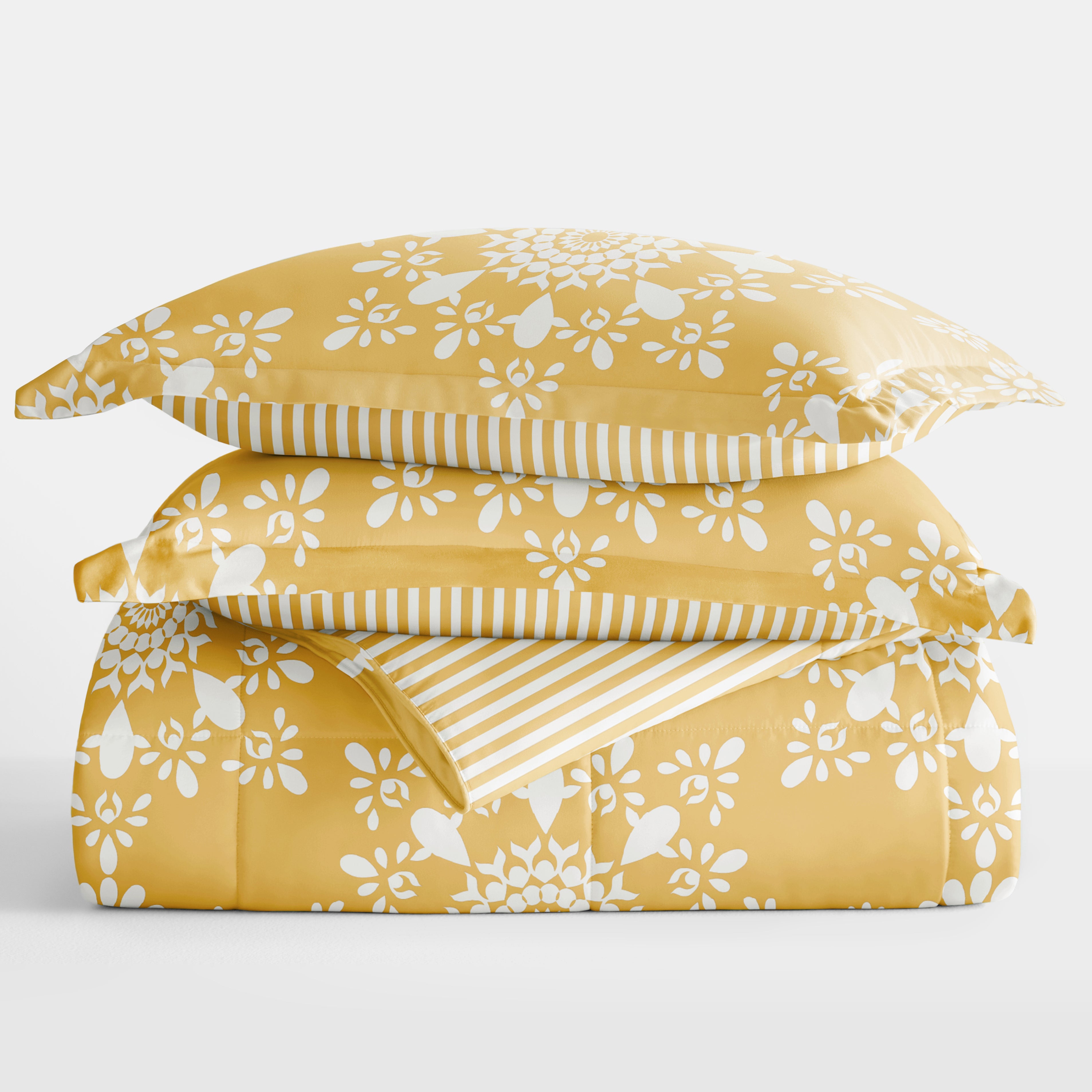 Daisy Medallion Reversible Patterned Down-Alternative Comforter Set