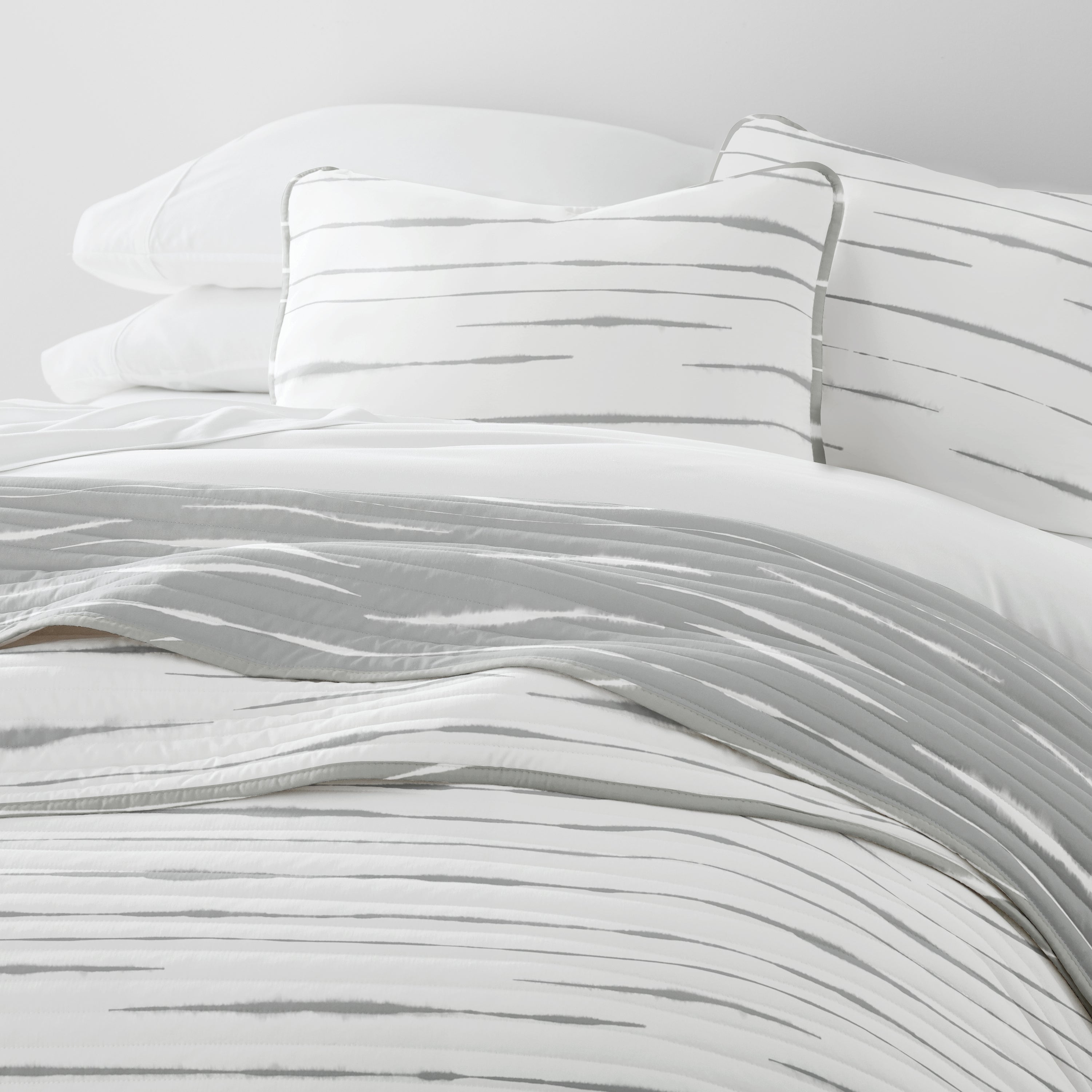 Horizon Patterned Reversible Quilted Coverlet Set