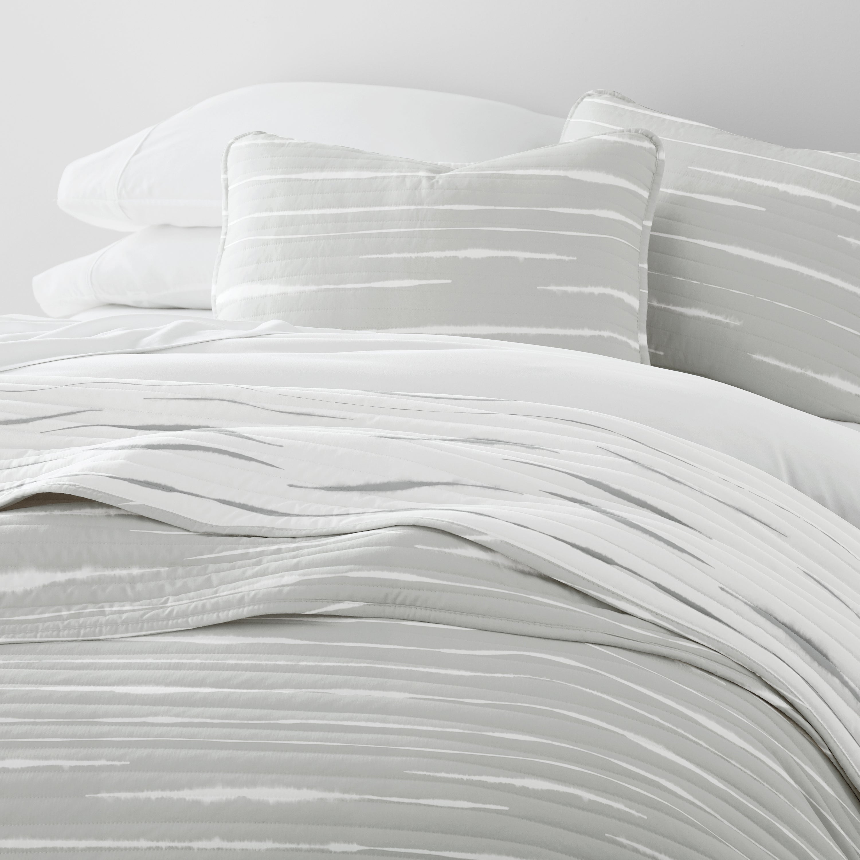 Horizon Patterned Reversible Quilted Coverlet Set