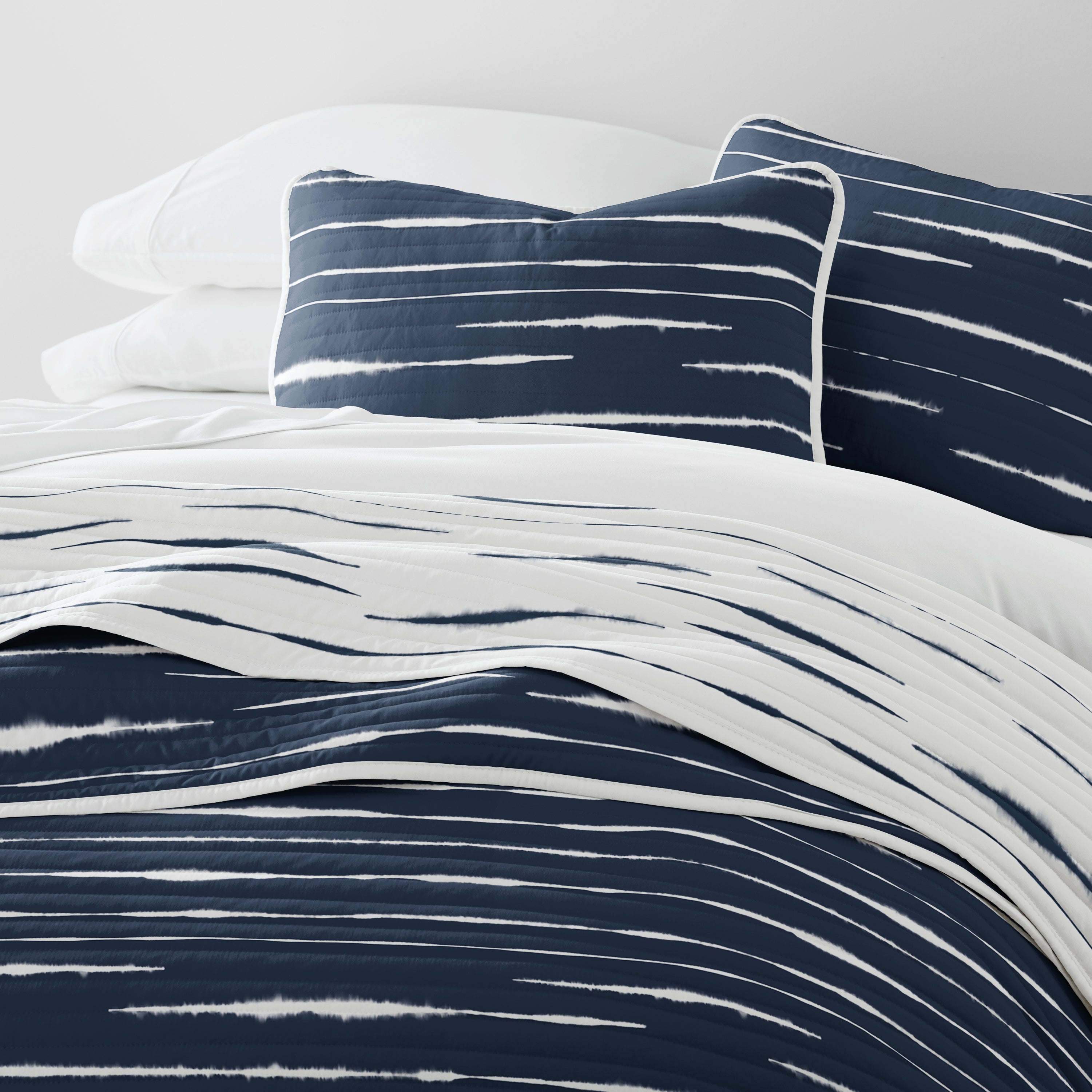 Horizon Patterned Reversible Quilted Coverlet Set