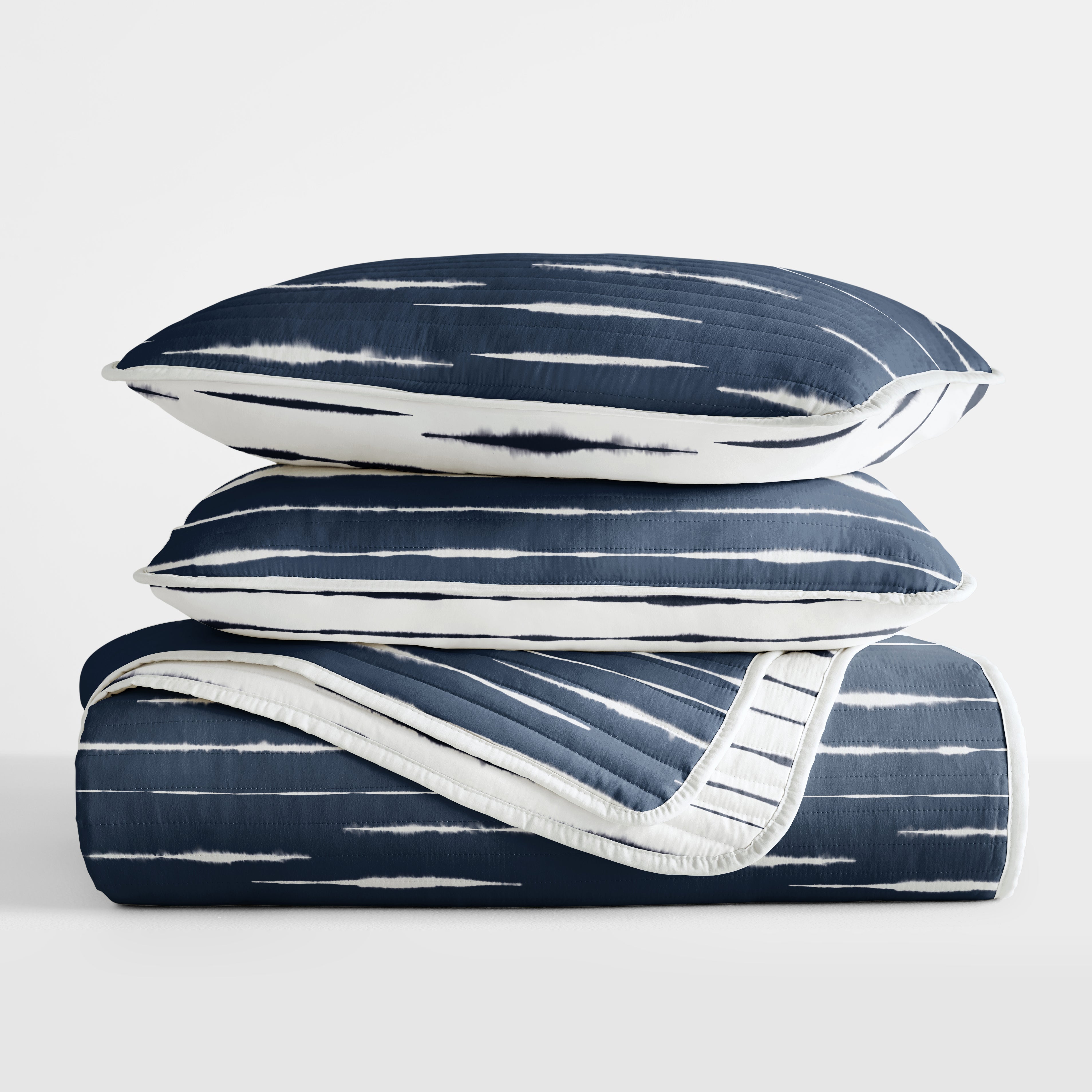 Horizon Patterned Reversible Quilted Coverlet Set