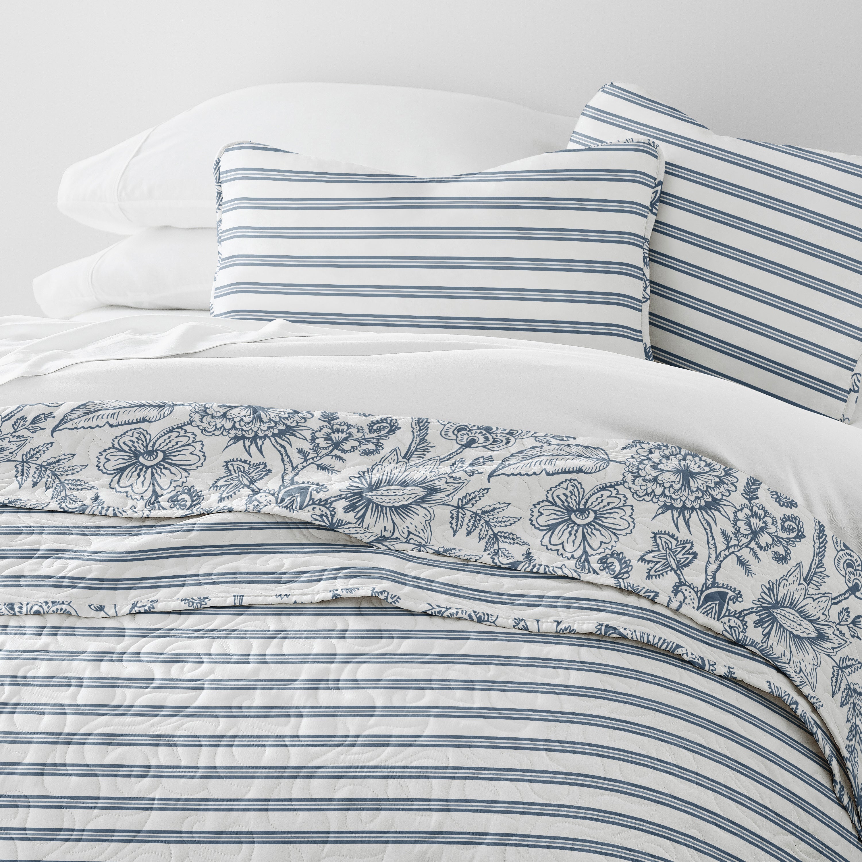 Jacobean Patterned Reversible Quilted Coverlet Set