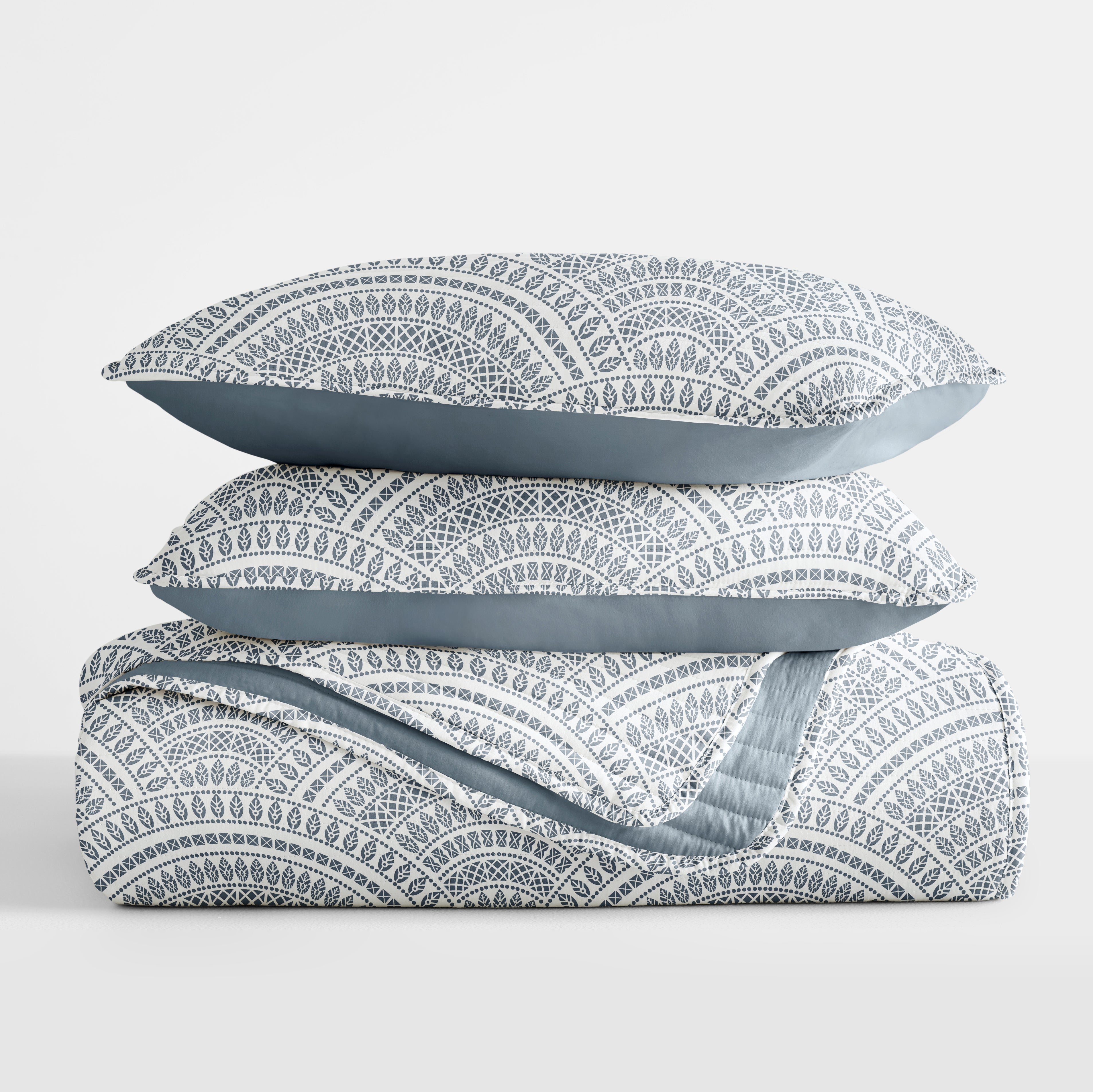 Scalloped Patterned Reversible Quilted Coverlet Set