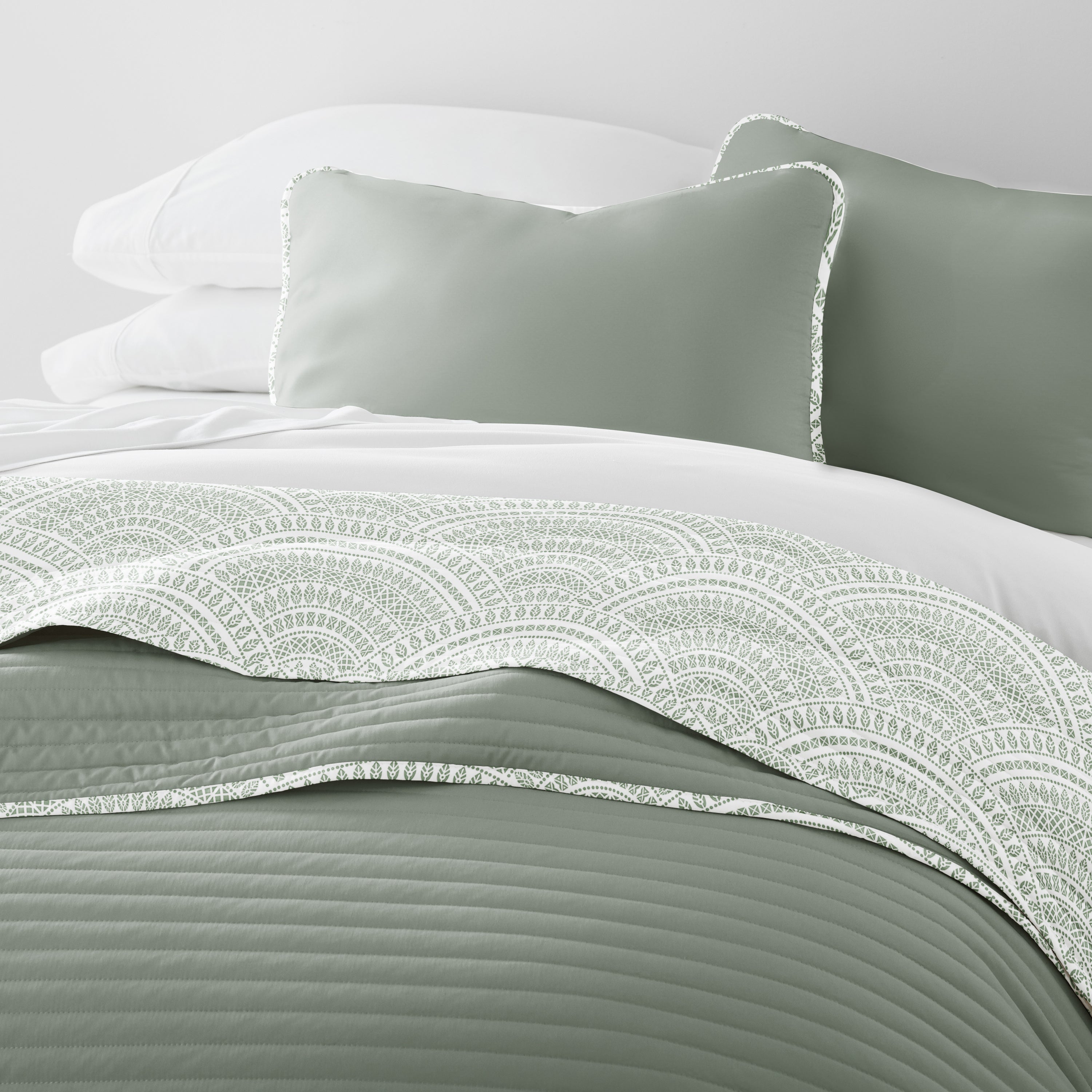 Scalloped Patterned Reversible Quilted Coverlet Set