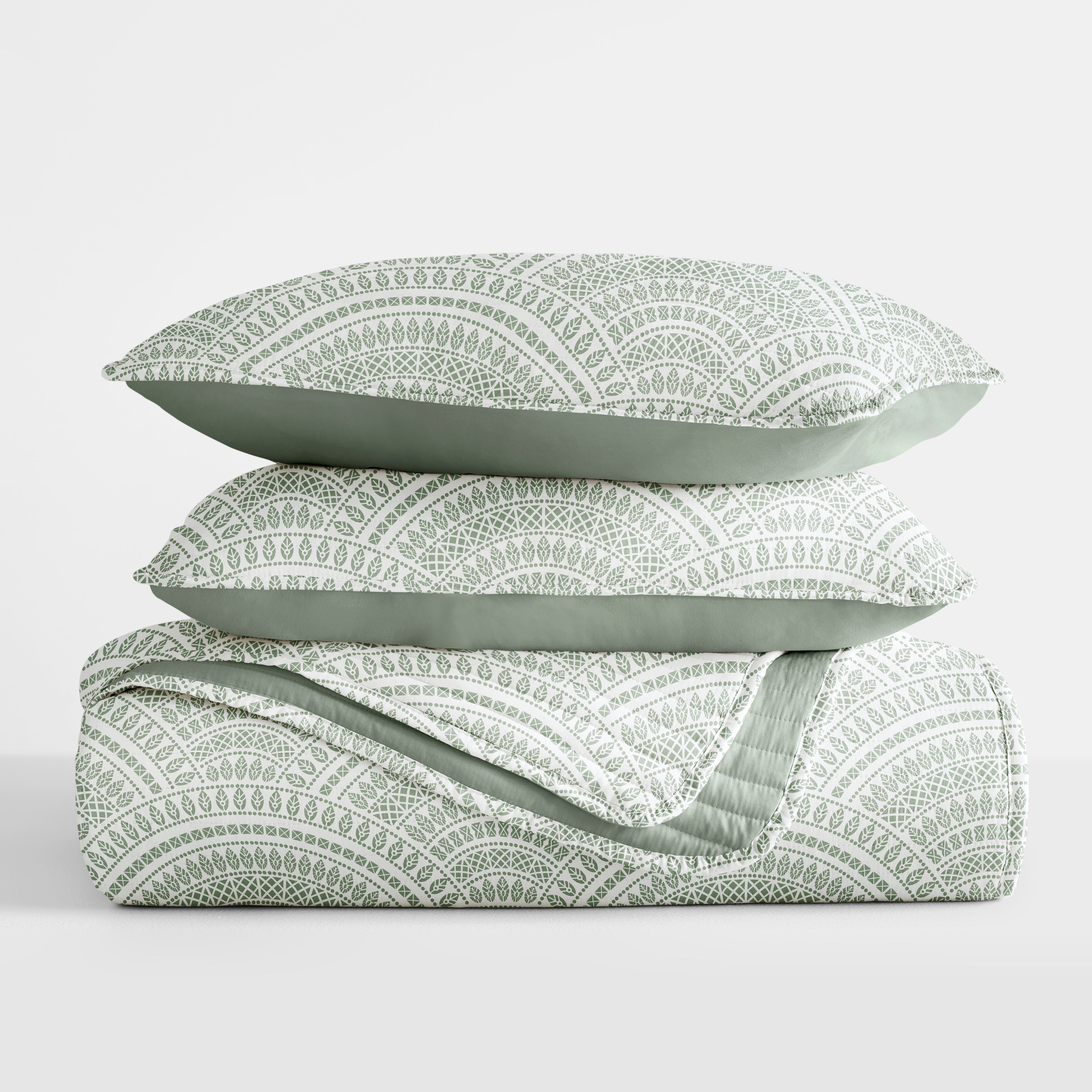 Scalloped Patterned Reversible Quilted Coverlet Set