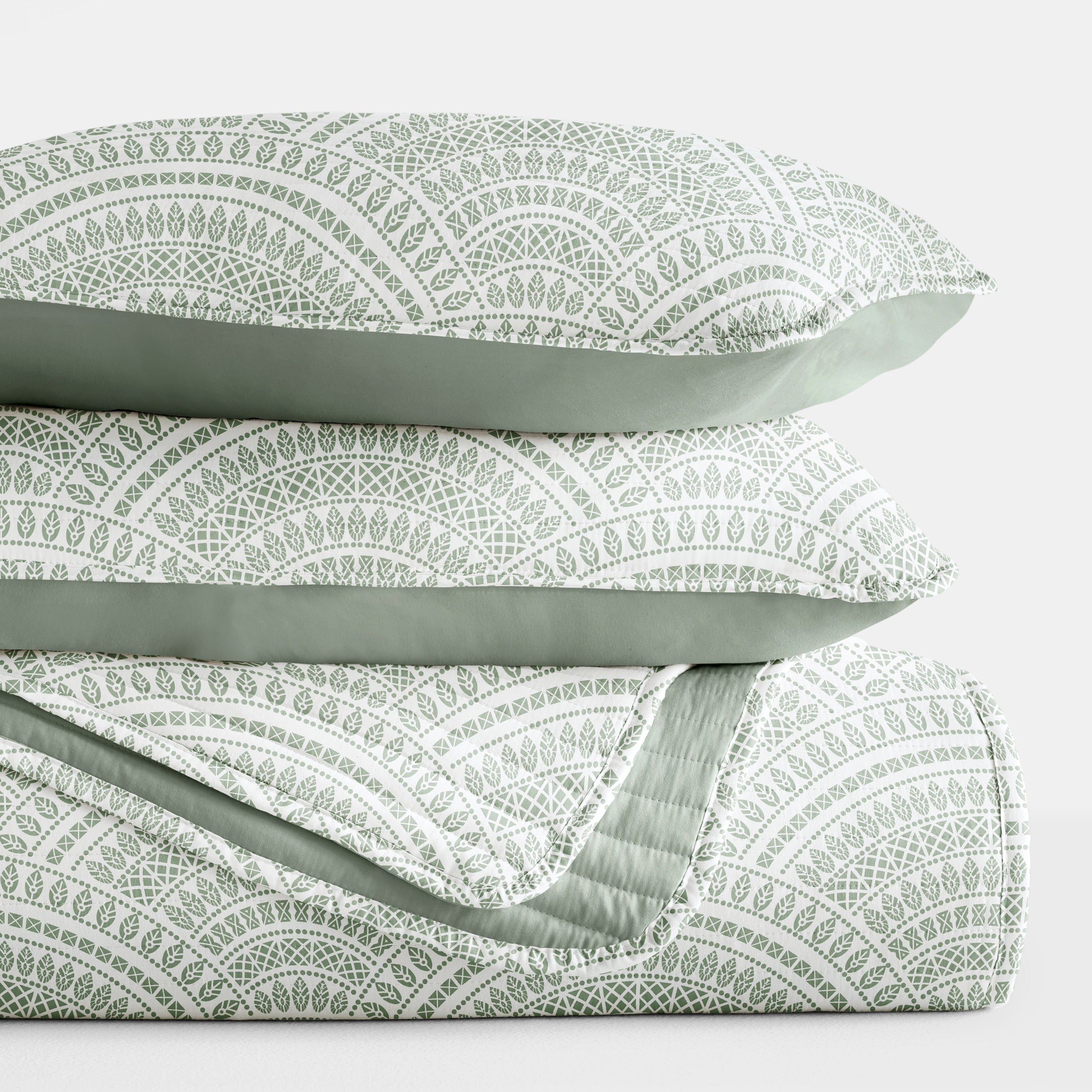 Scalloped Patterned Reversible Quilted Coverlet Set