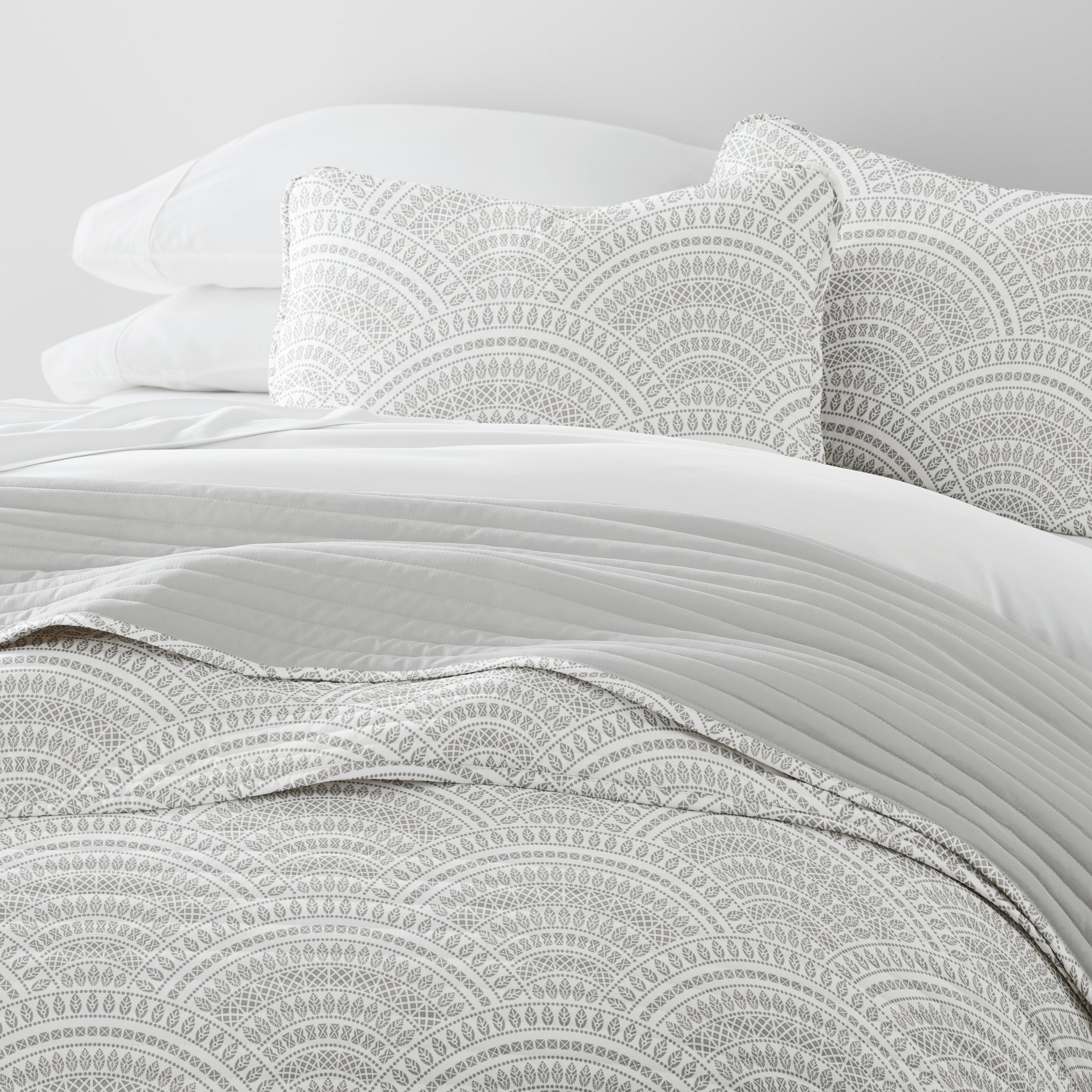 Scalloped Patterned Reversible Quilted Coverlet Set