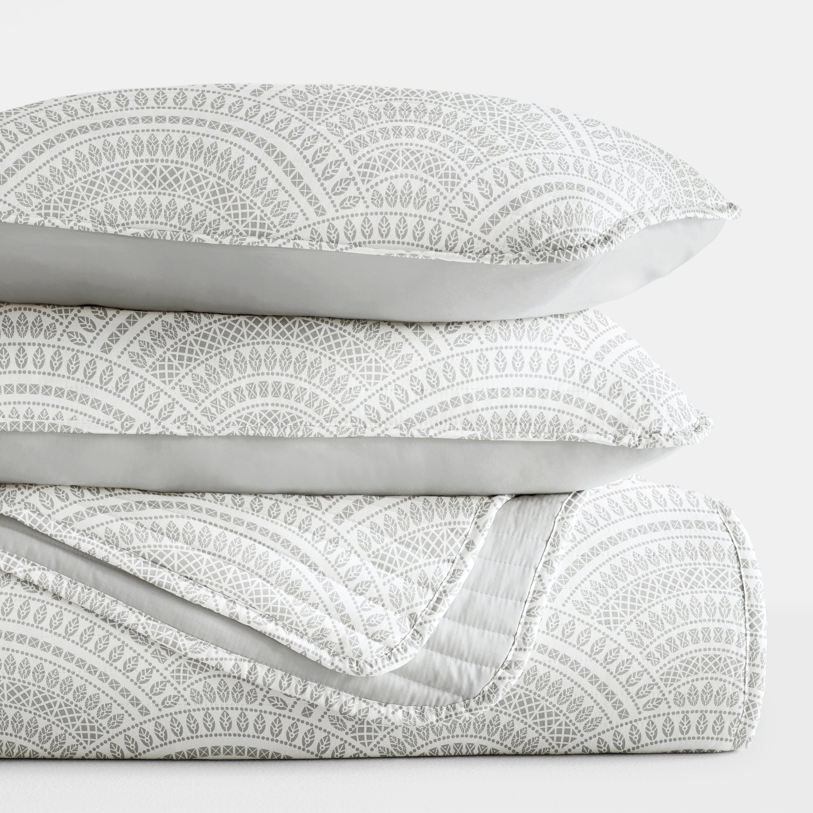 Scalloped Patterned Reversible Quilted Coverlet Set