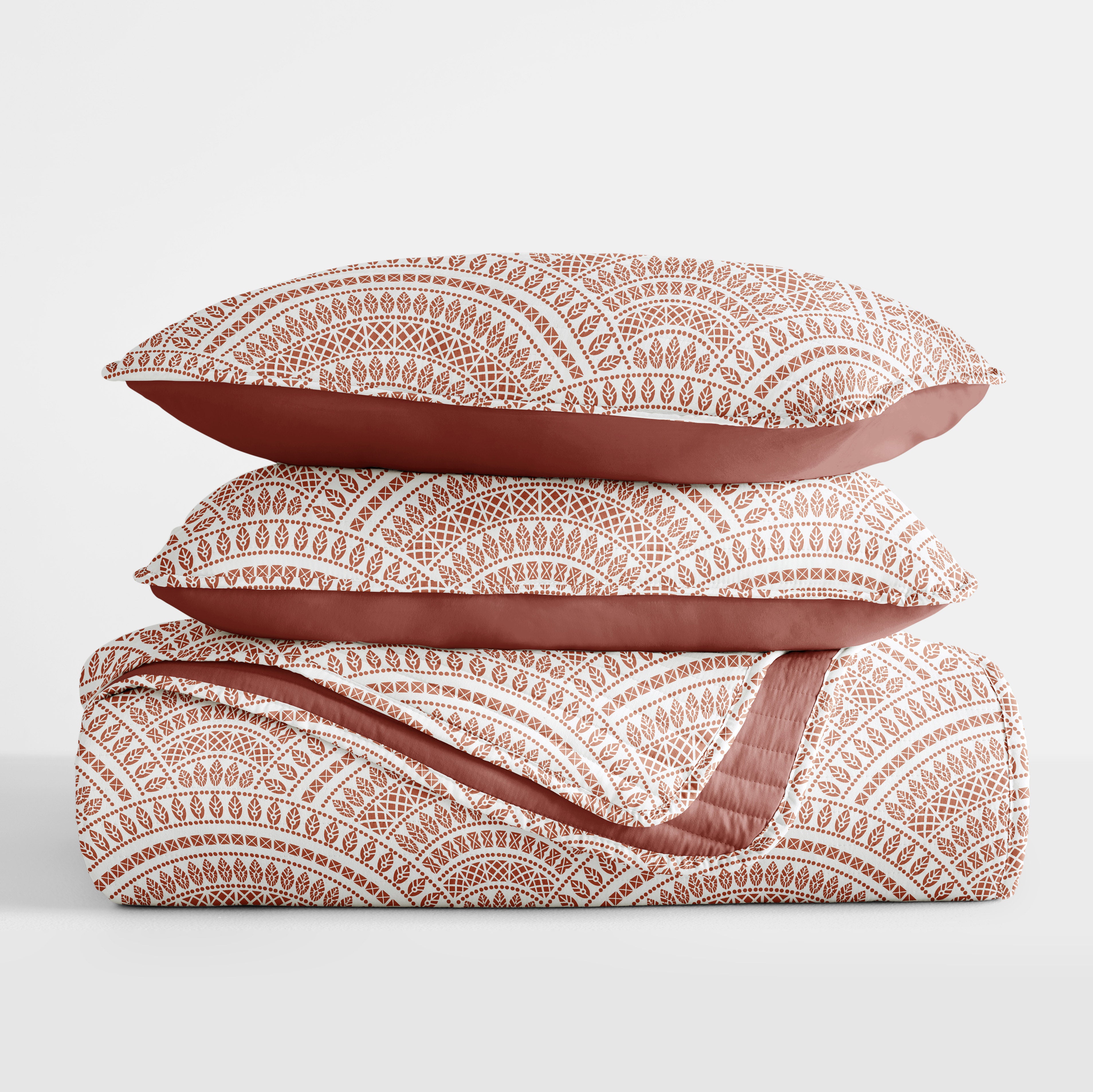 Scalloped Patterned Reversible Quilted Coverlet Set