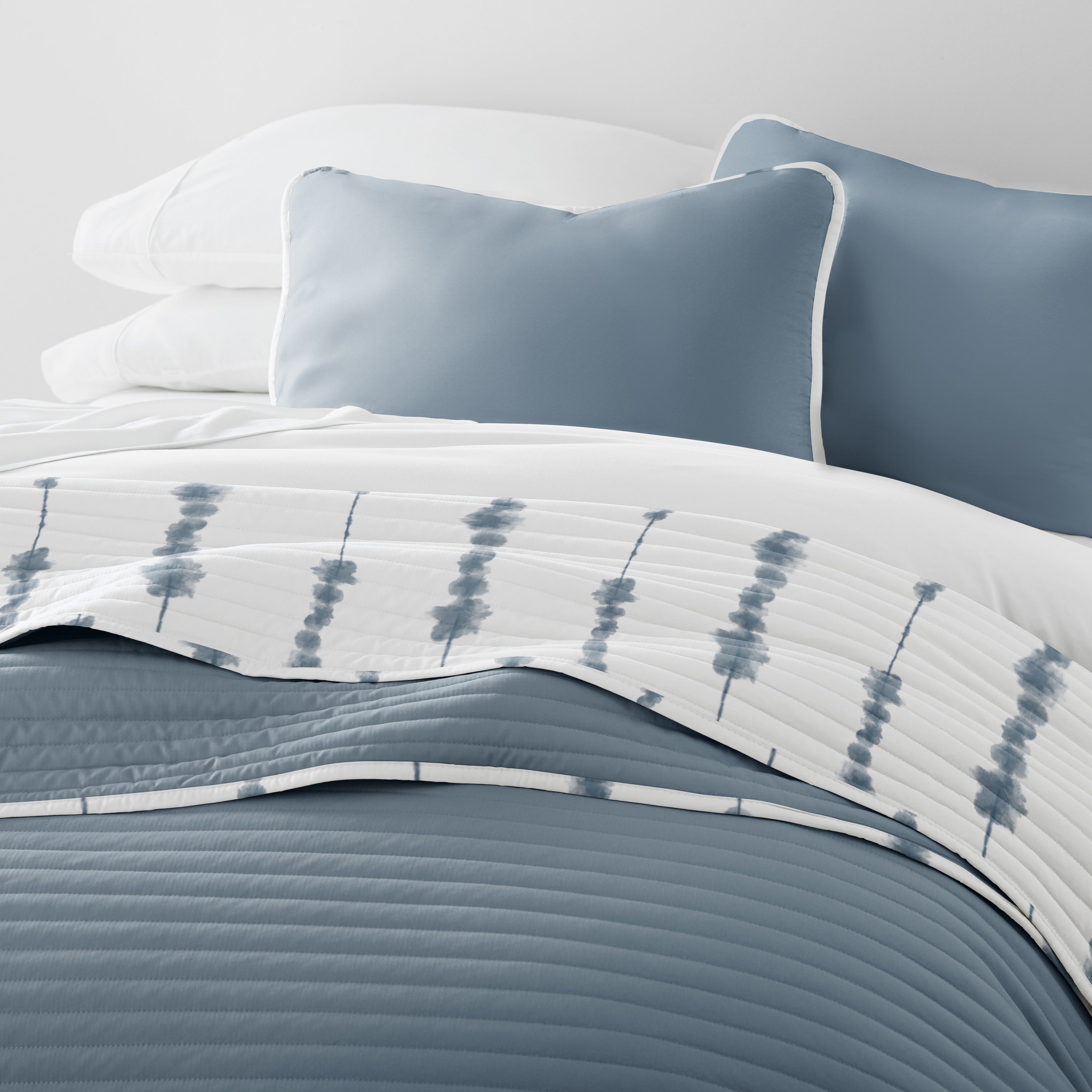 Shibori Aesthetic Patterned Reversible Quilted Coverlet Set