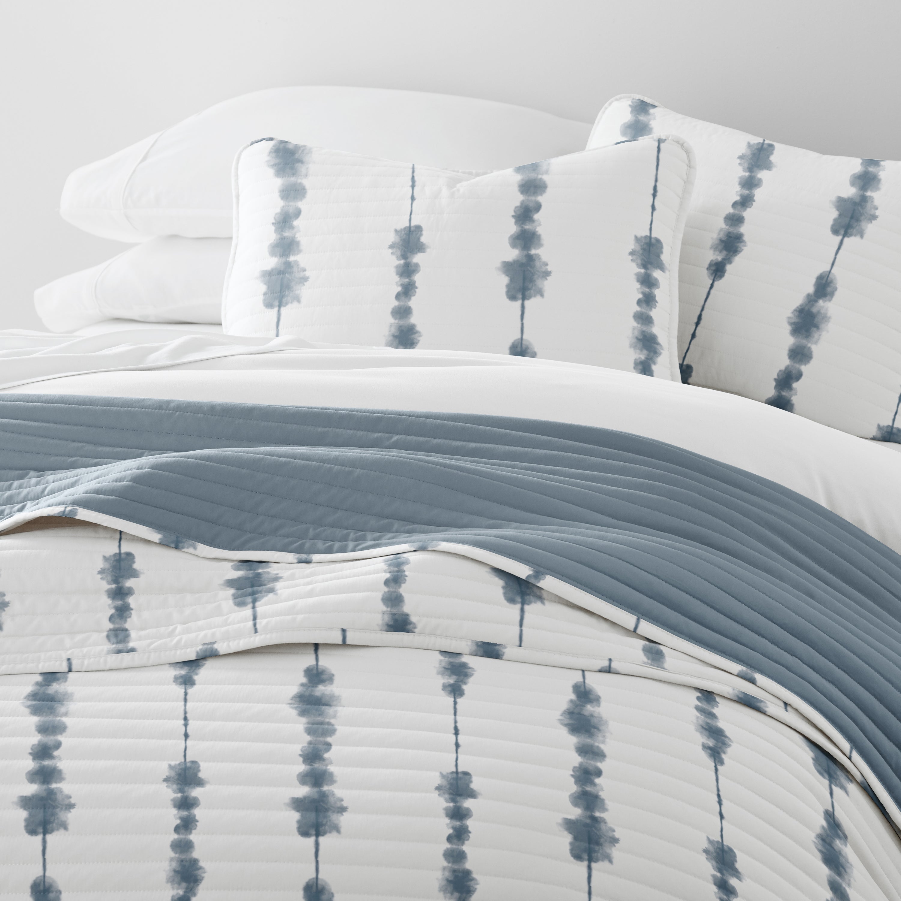 Shibori Aesthetic Patterned Reversible Quilted Coverlet Set