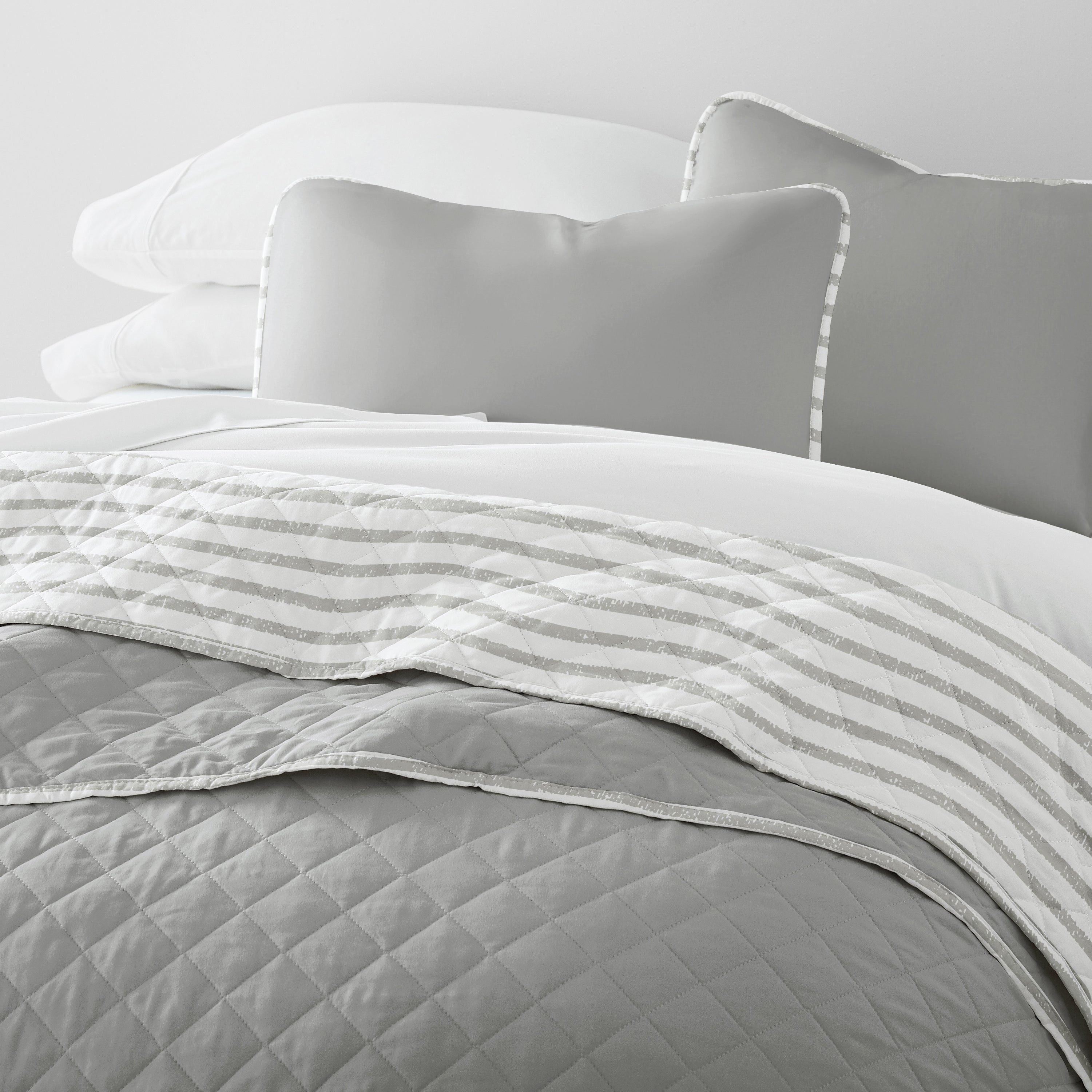 Summer Stripes Patterned Reversible Quilted Coverlet Set