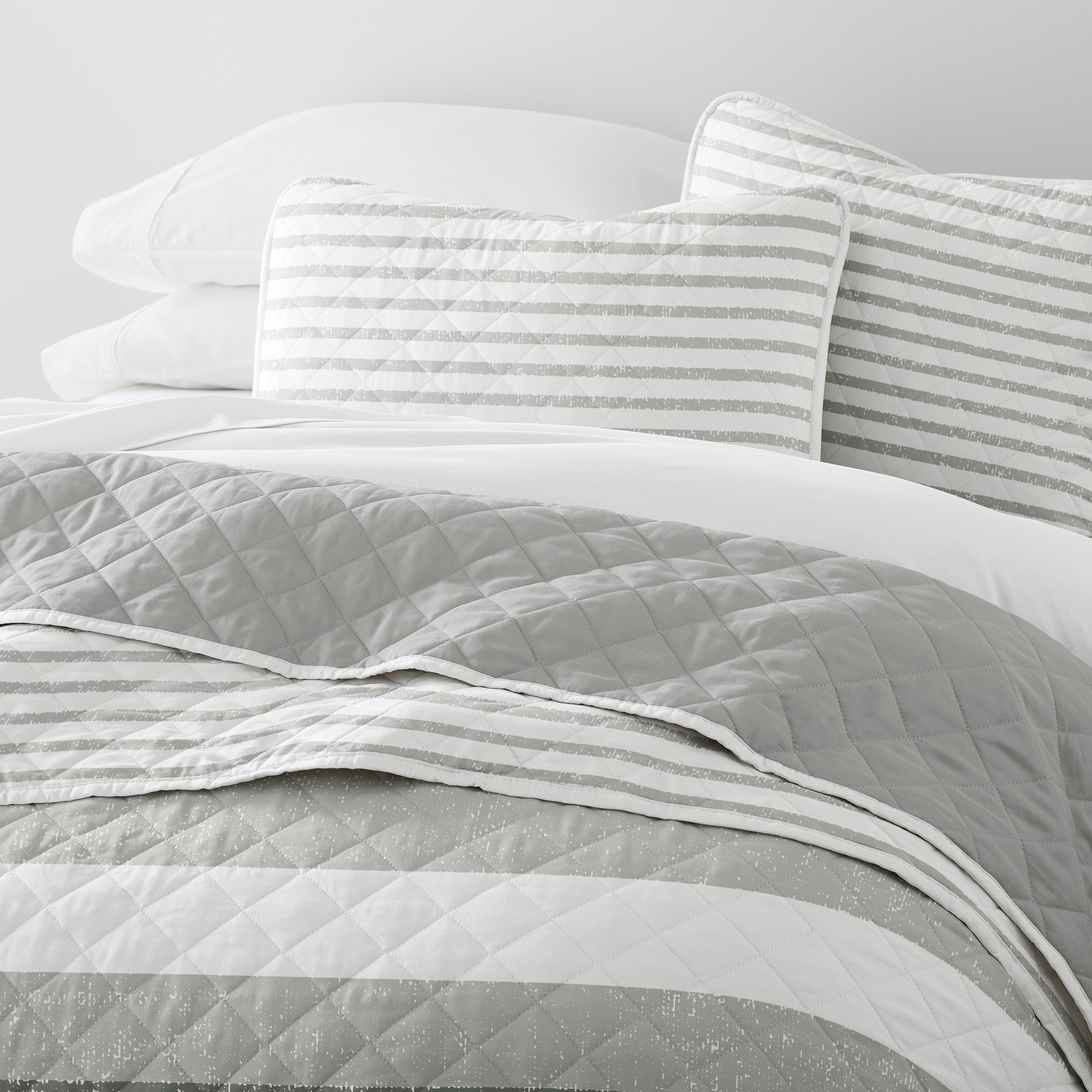 Summer Stripes Patterned Reversible Quilted Coverlet Set