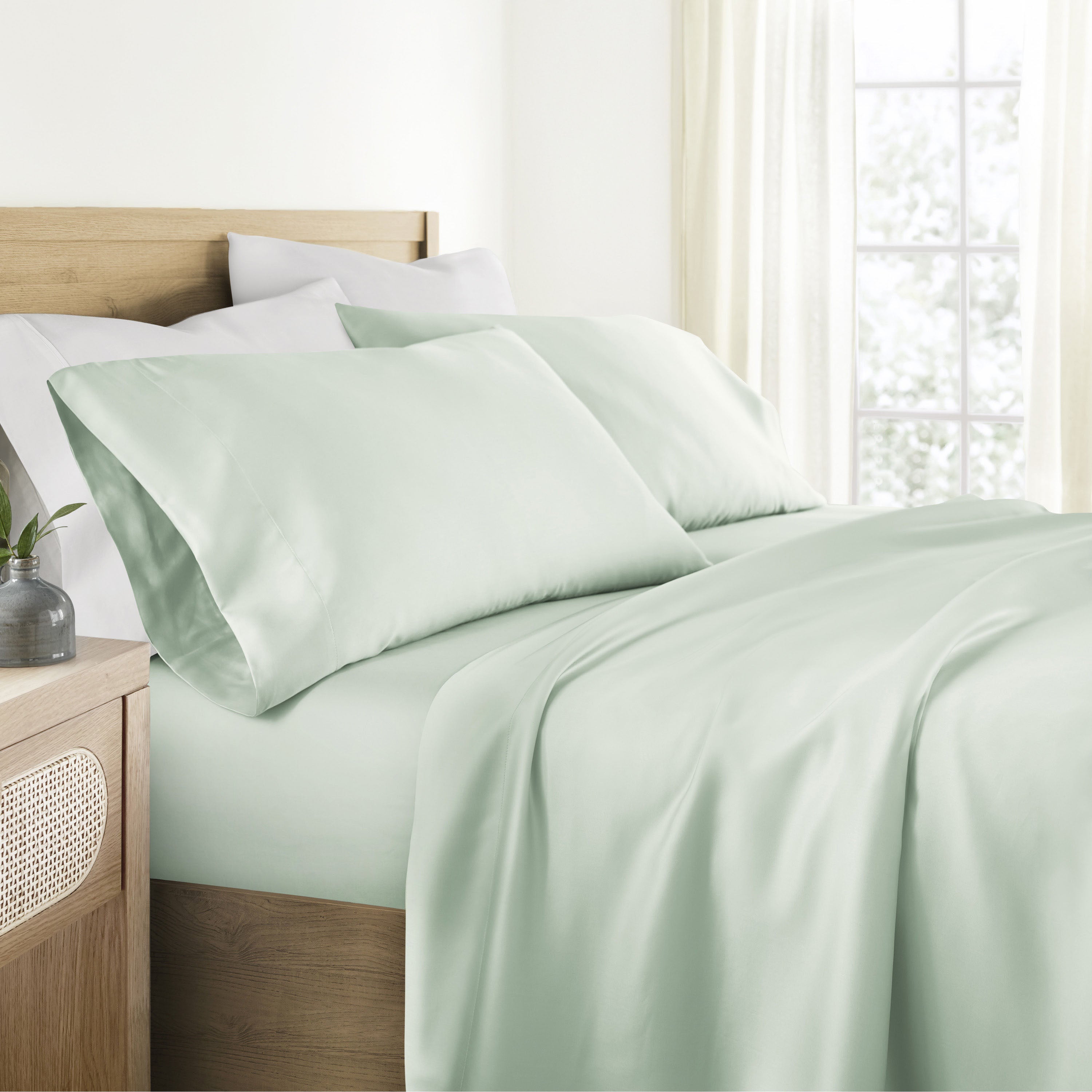 Naturally Cooling 4-Piece Bamboo Sheet Set