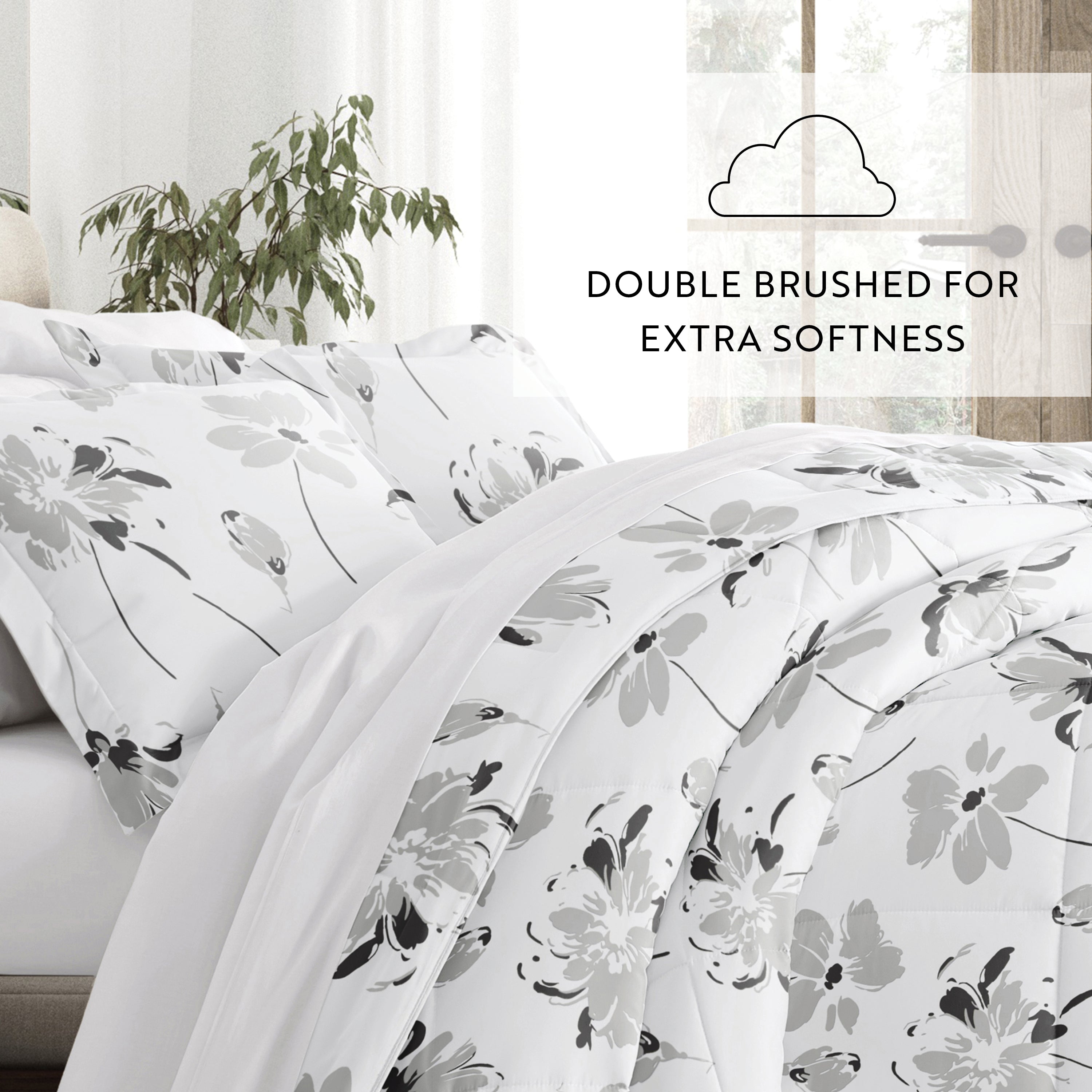 Magnolia Patterned Down-Alternative Comforter Set