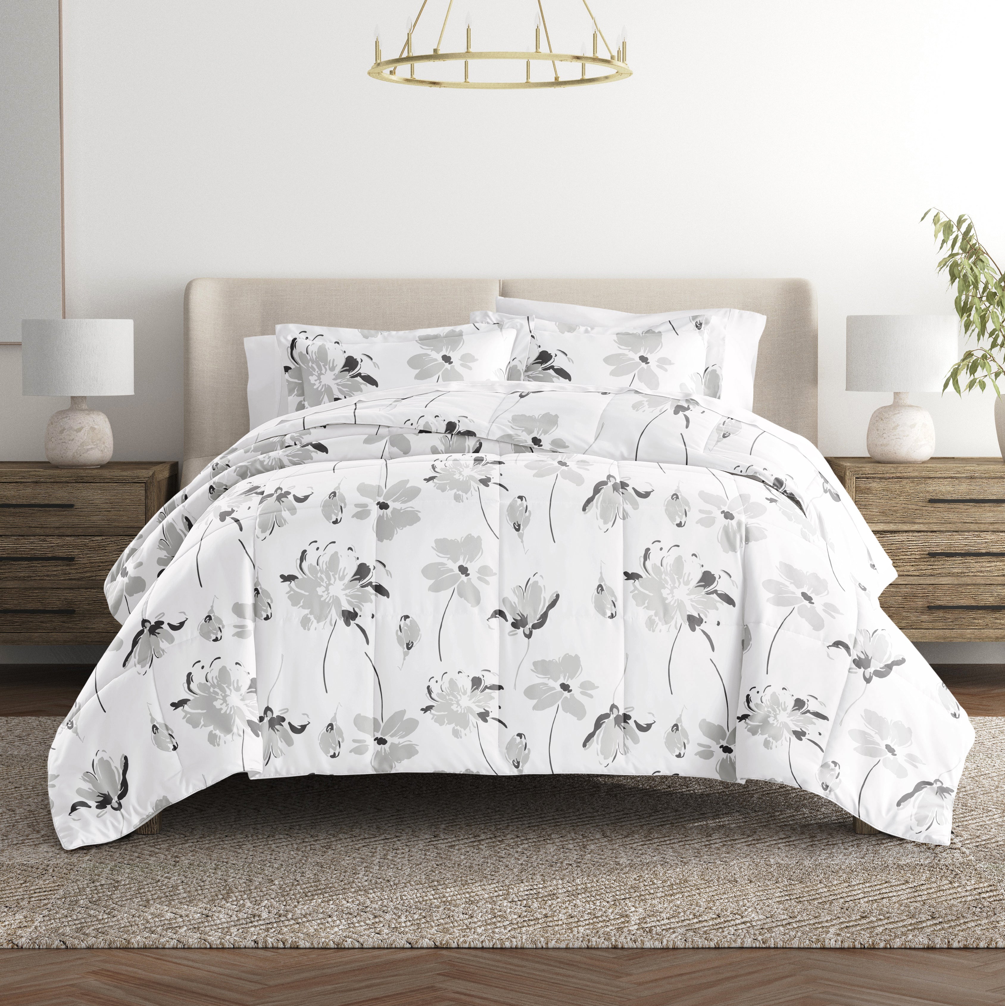 Magnolia Patterned Down-Alternative Comforter Set