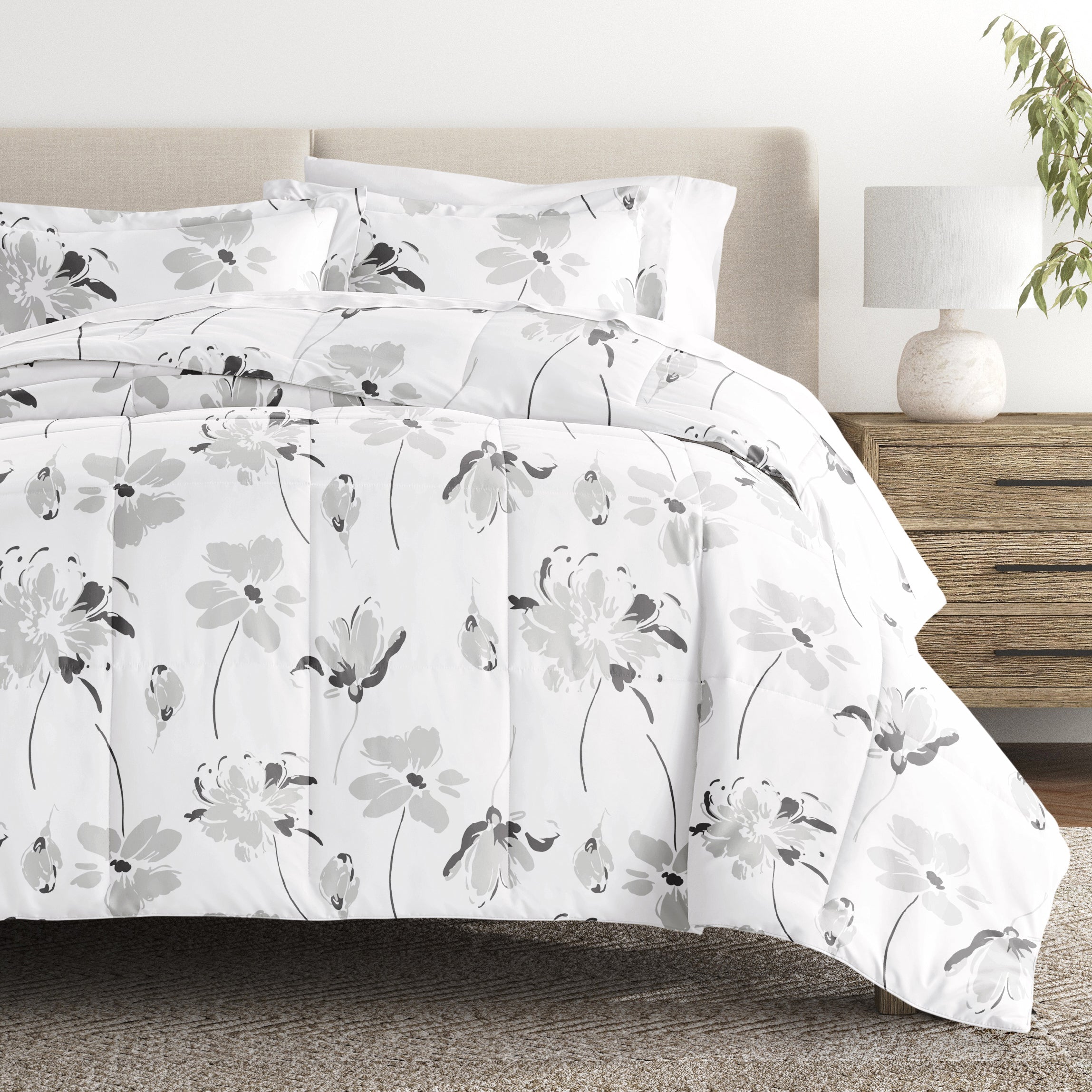 Magnolia Patterned Down-Alternative Comforter Set