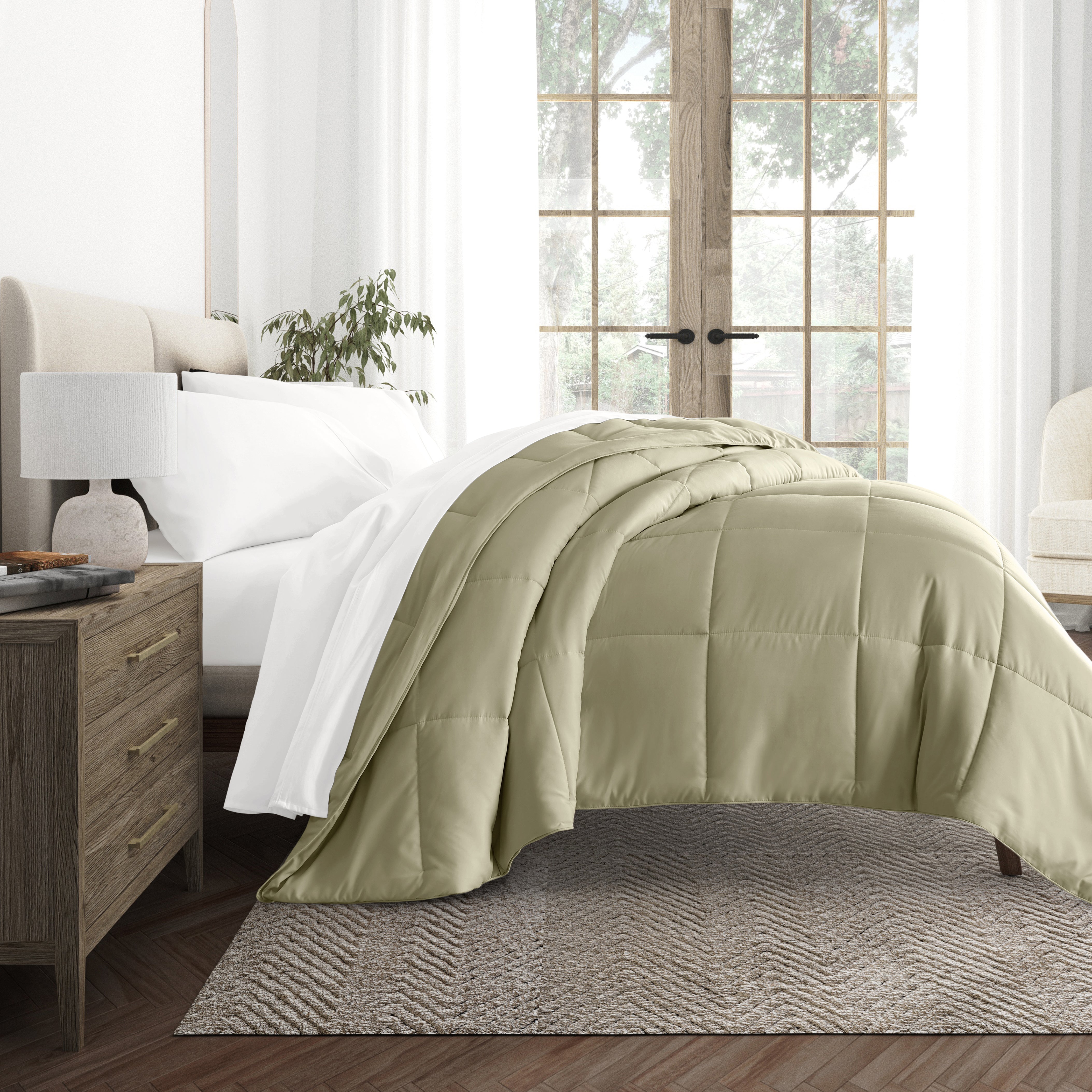 Lightweight All Season Down-Alternative Comforter