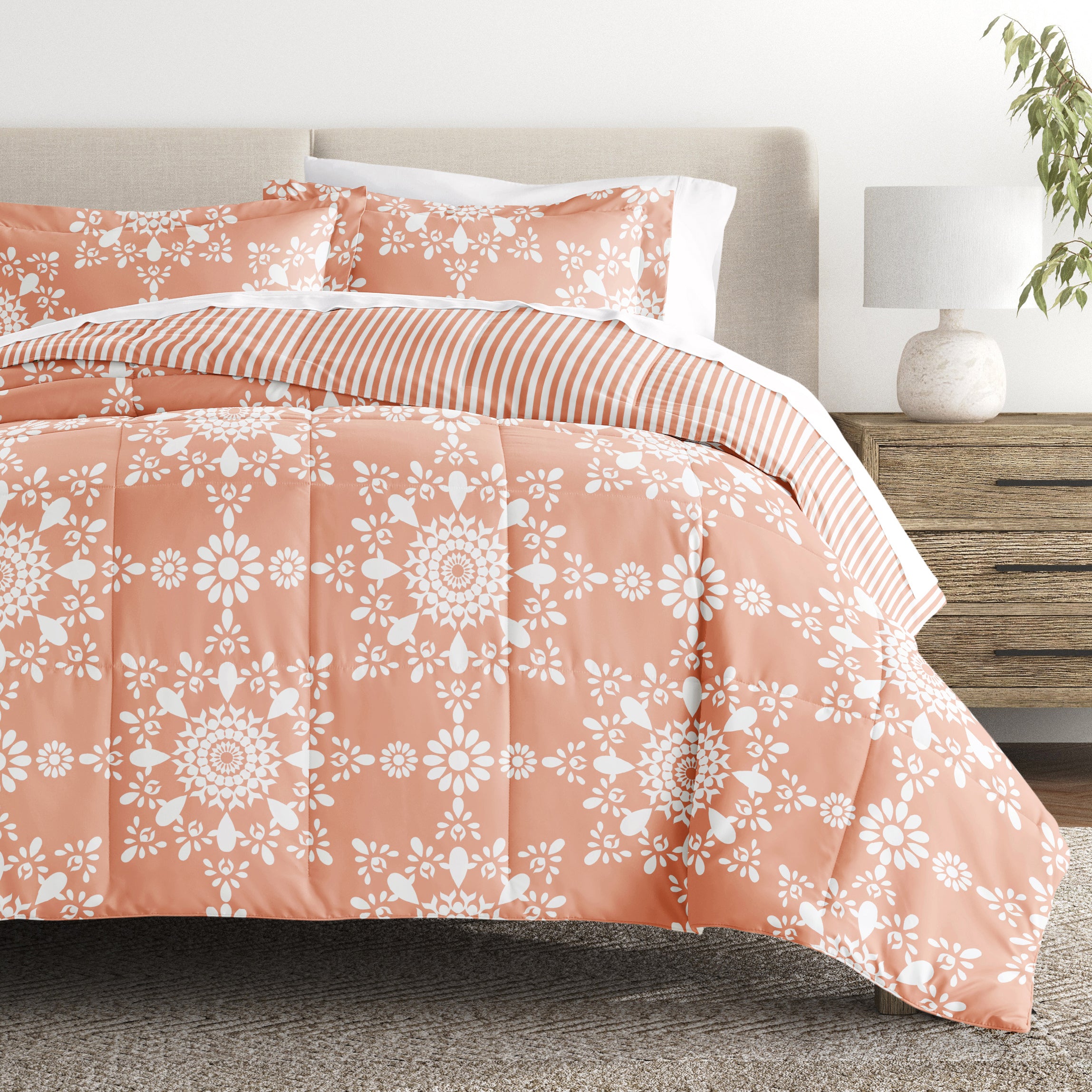Daisy Medallion Reversible Patterned Down-Alternative Comforter Set
