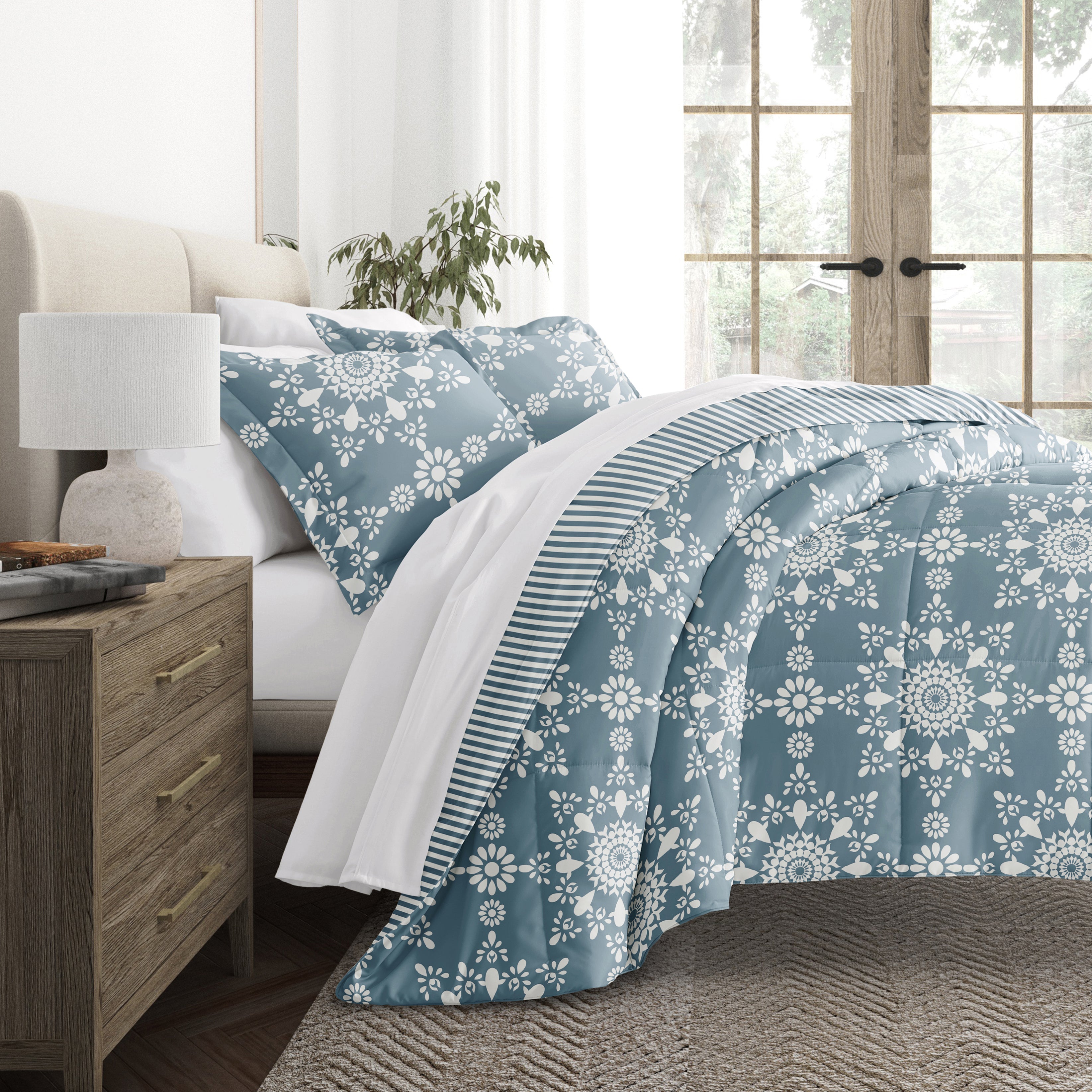 Daisy Medallion Reversible Patterned Down-Alternative Comforter Set
