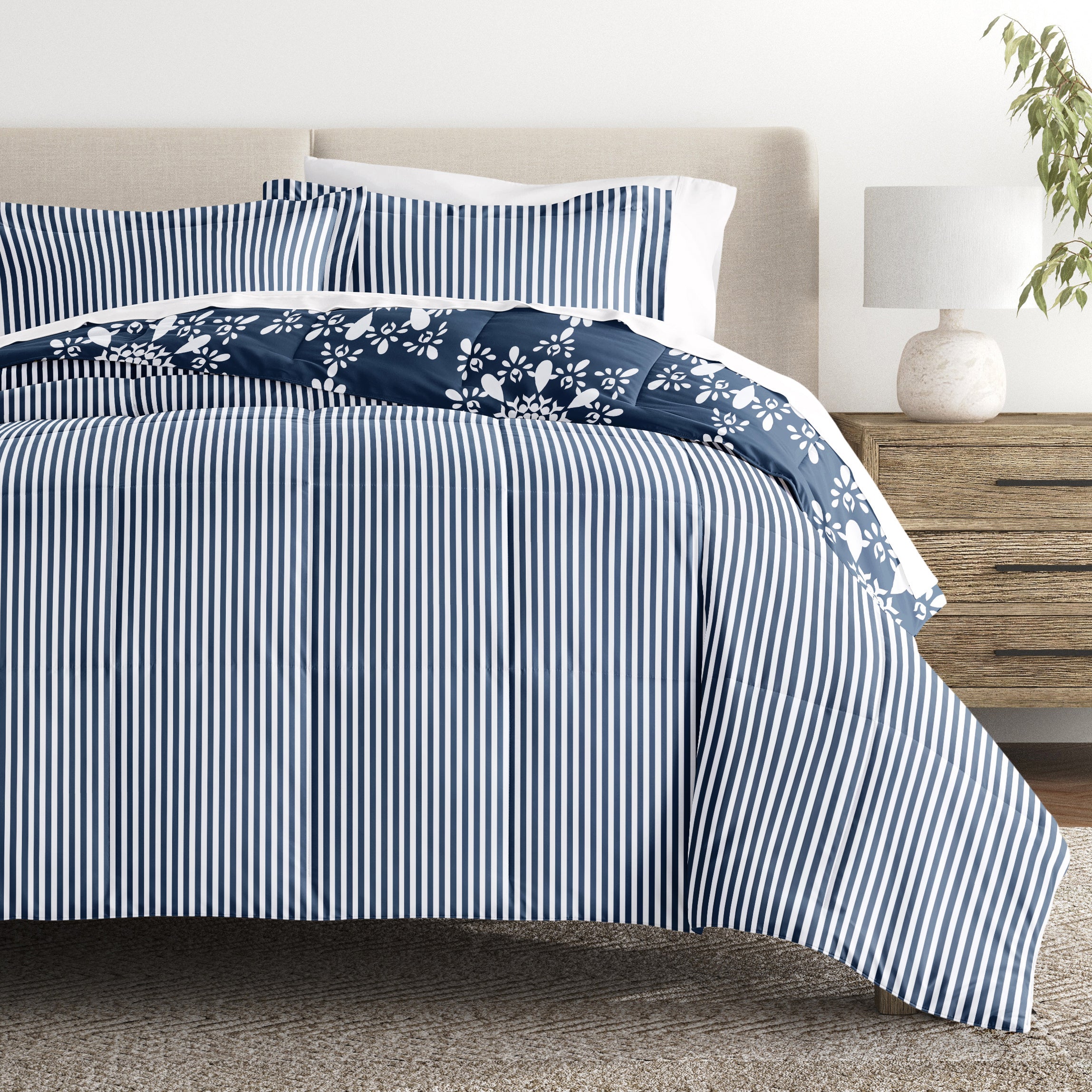 Daisy Medallion Reversible Patterned Down-Alternative Comforter Set