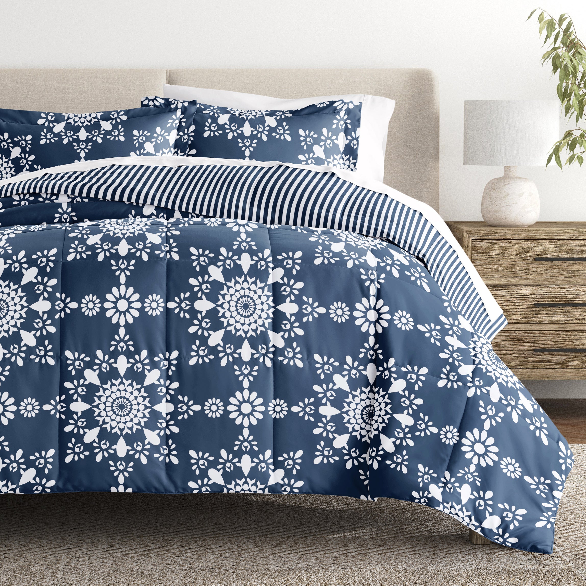 Daisy Medallion Reversible Patterned Down-Alternative Comforter Set