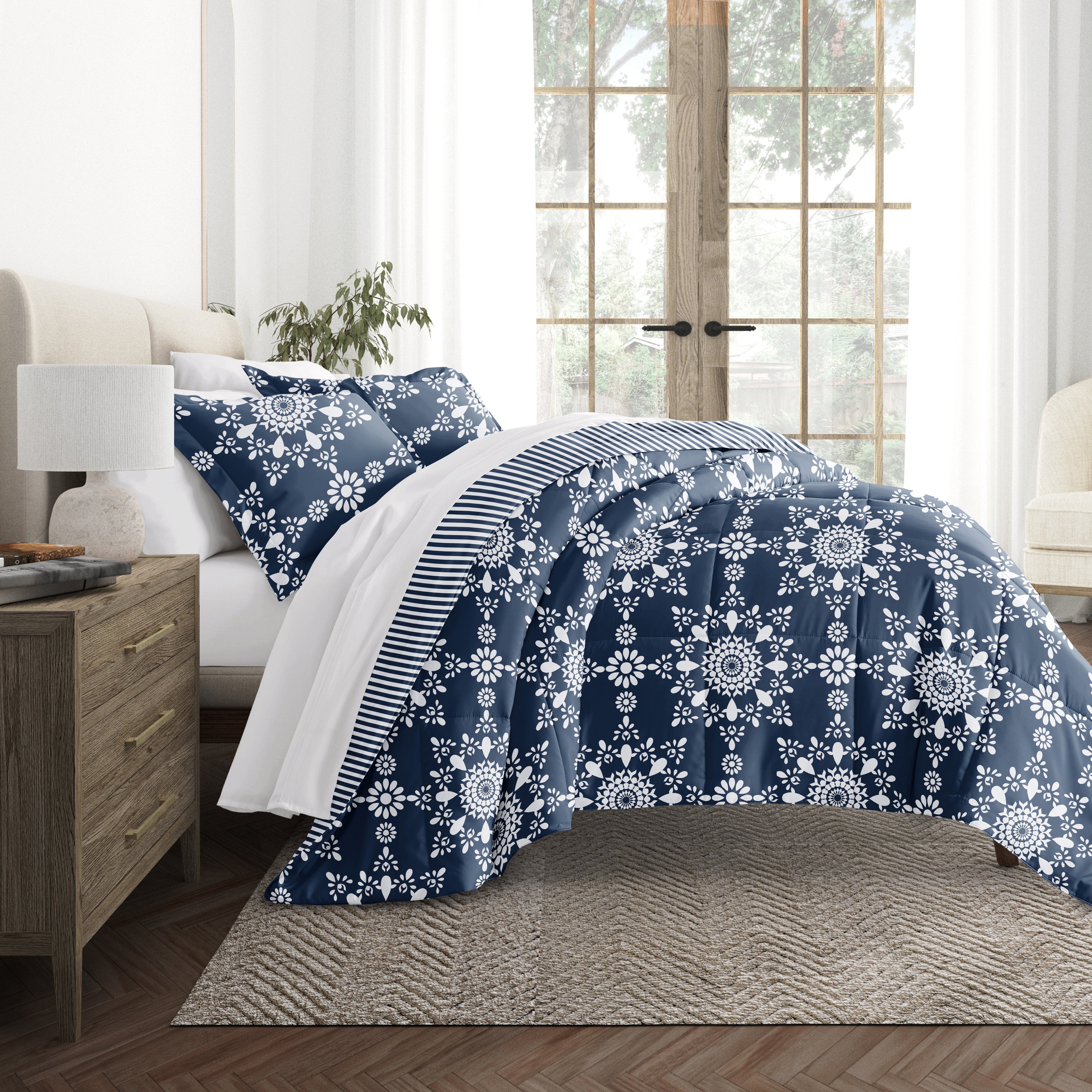 Daisy Medallion Reversible Patterned Down-Alternative Comforter Set