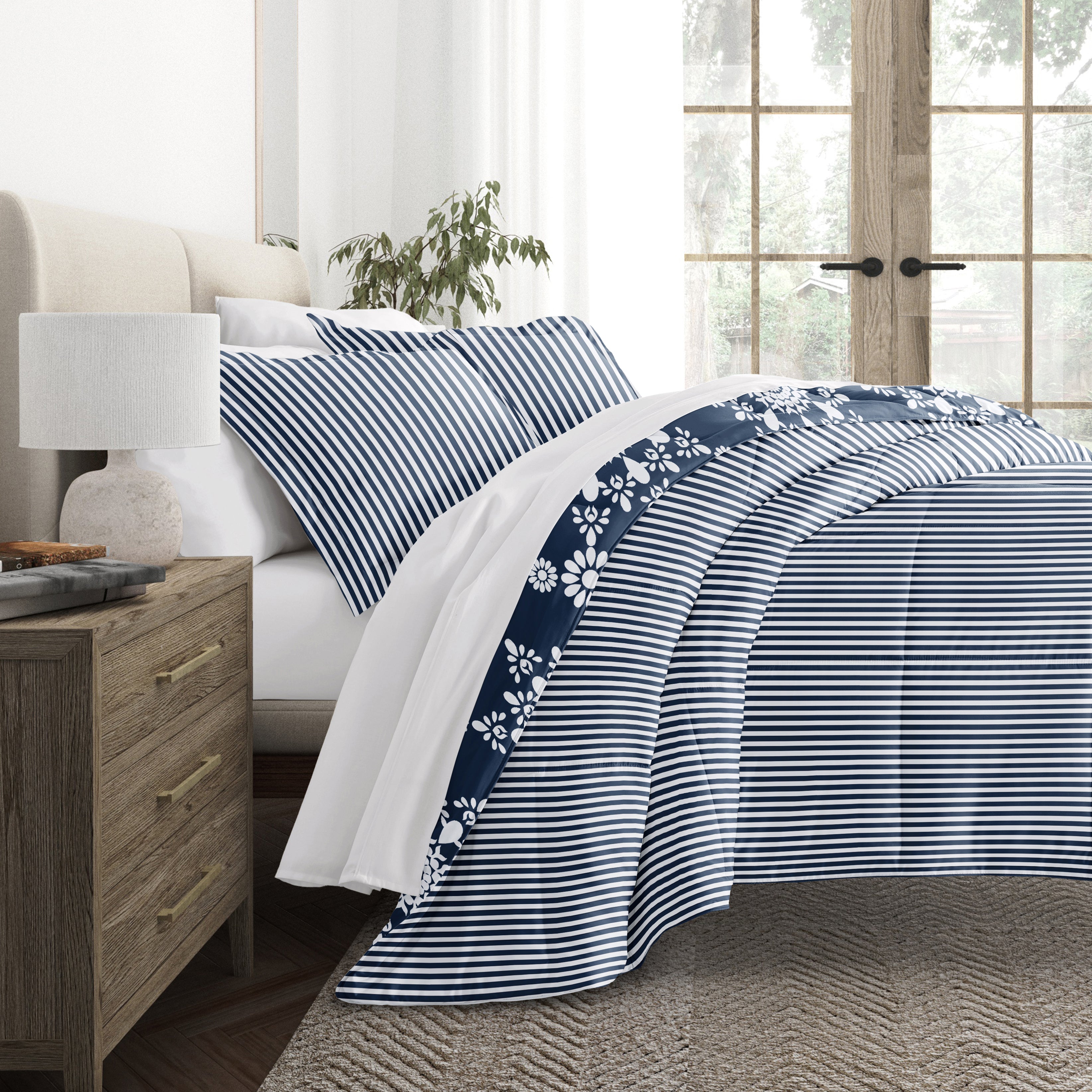 Daisy Medallion Reversible Patterned Down-Alternative Comforter Set