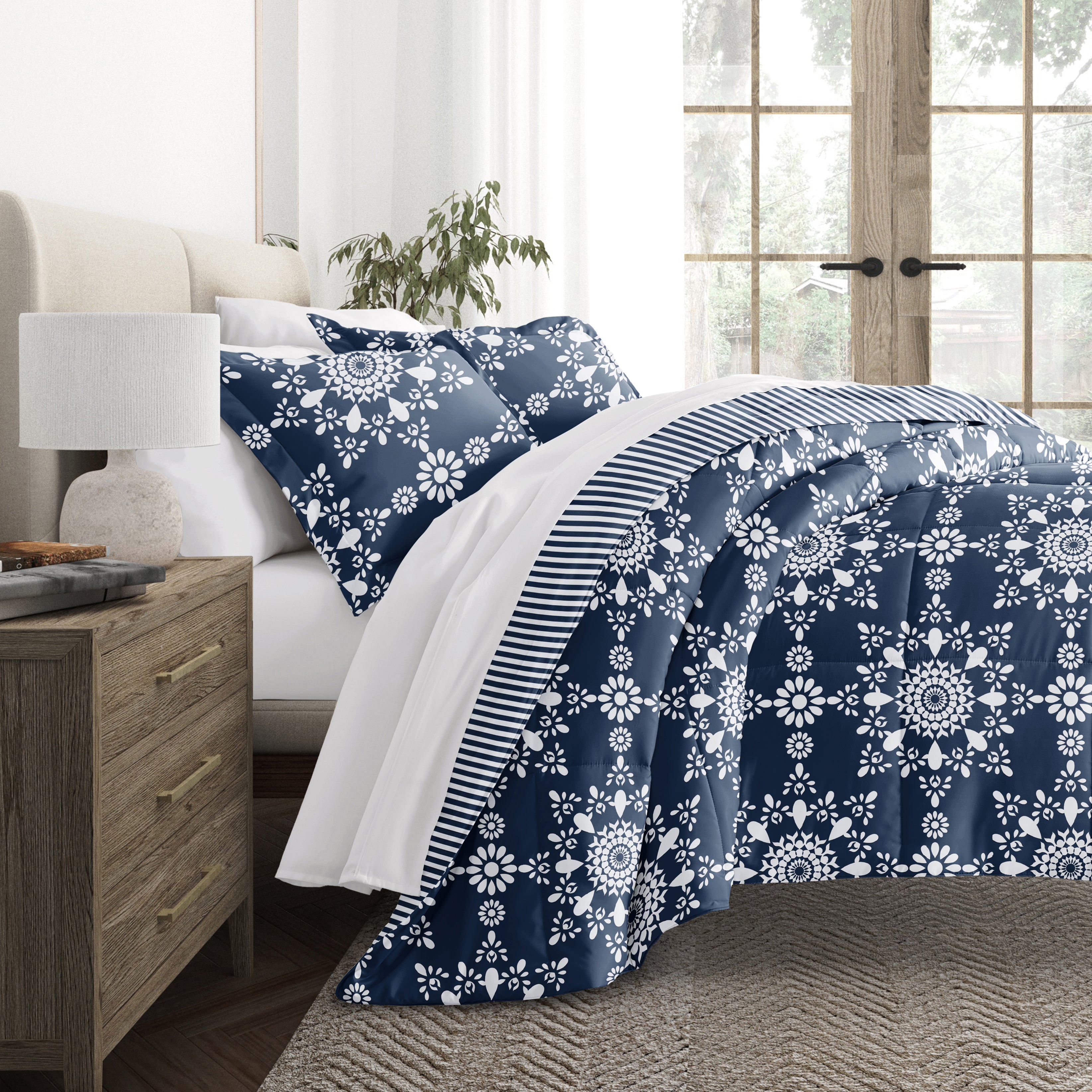 Daisy Medallion Reversible Patterned Down-Alternative Comforter Set