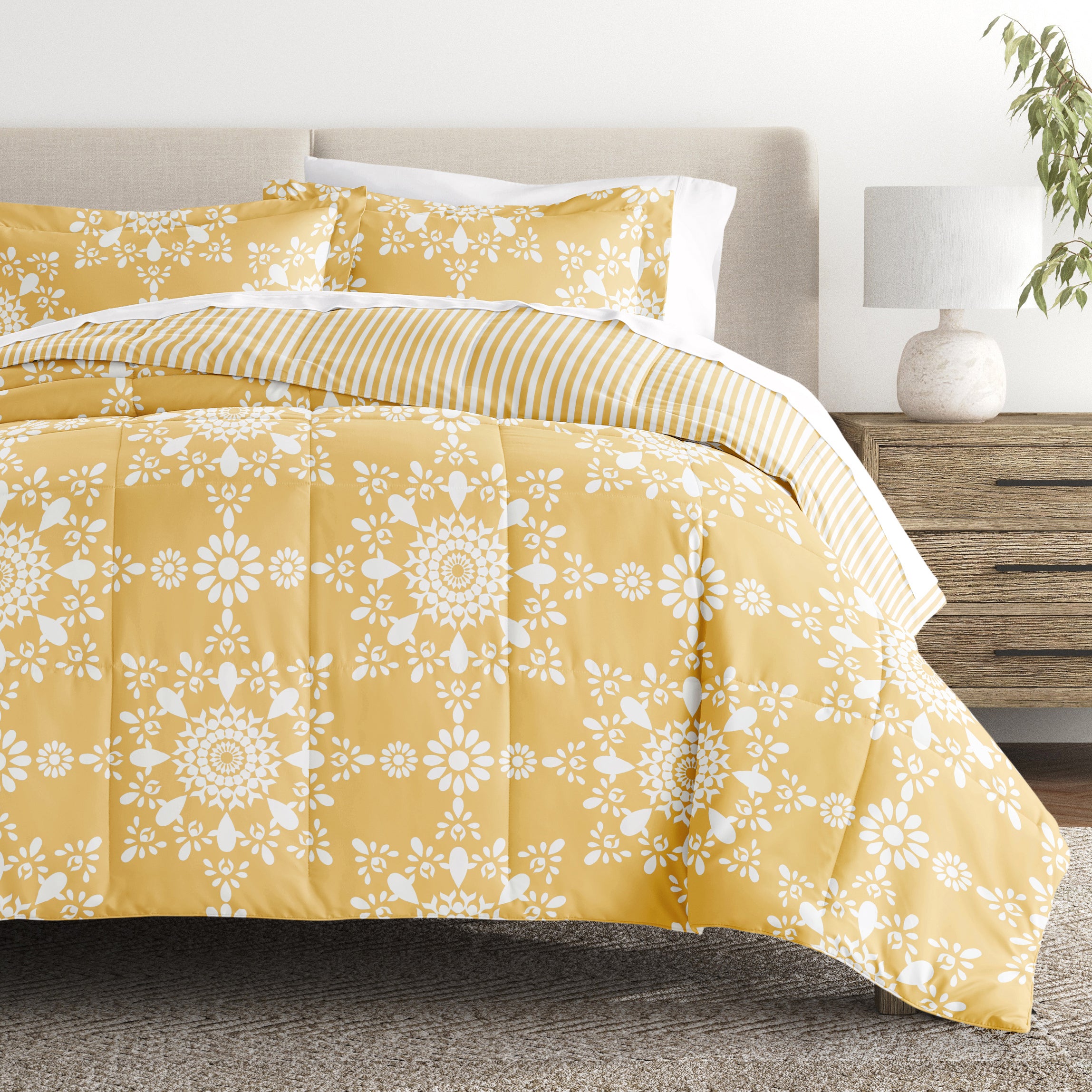 Daisy Medallion Reversible Patterned Down-Alternative Comforter Set