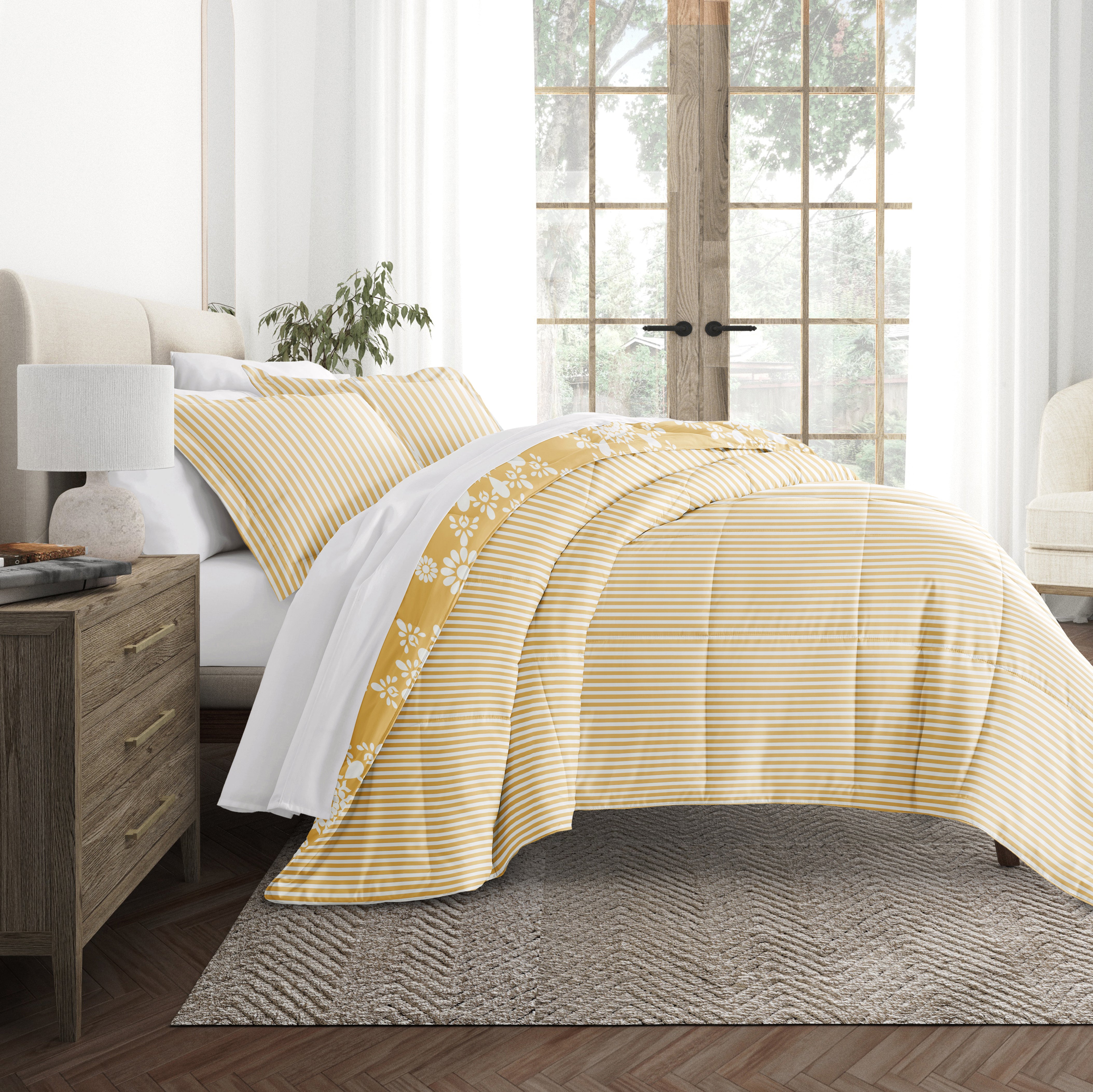 Daisy Medallion Reversible Patterned Down-Alternative Comforter Set