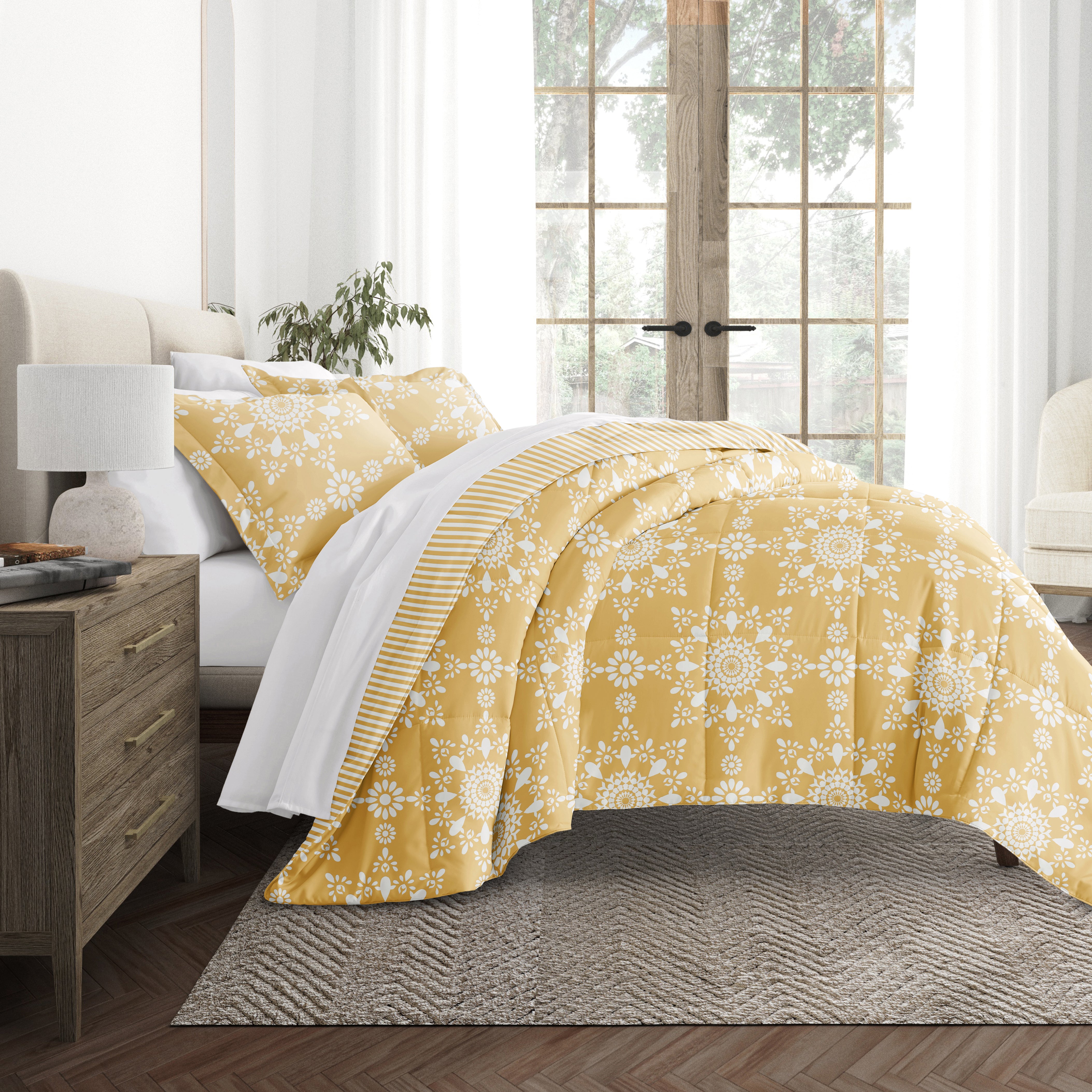Daisy Medallion Reversible Patterned Down-Alternative Comforter Set