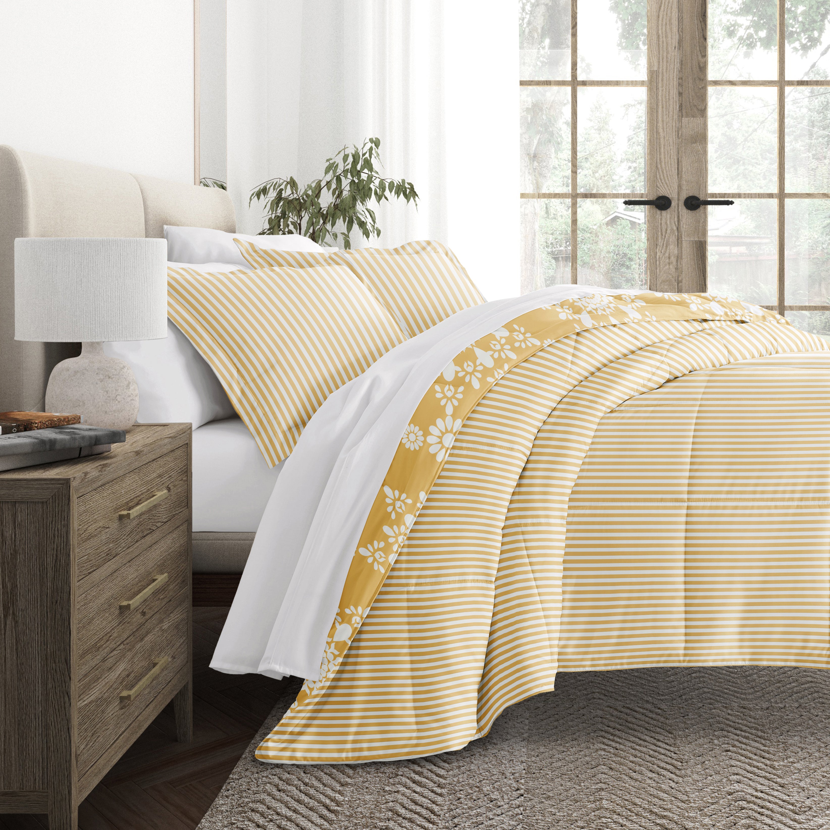 Daisy Medallion Reversible Patterned Down-Alternative Comforter Set