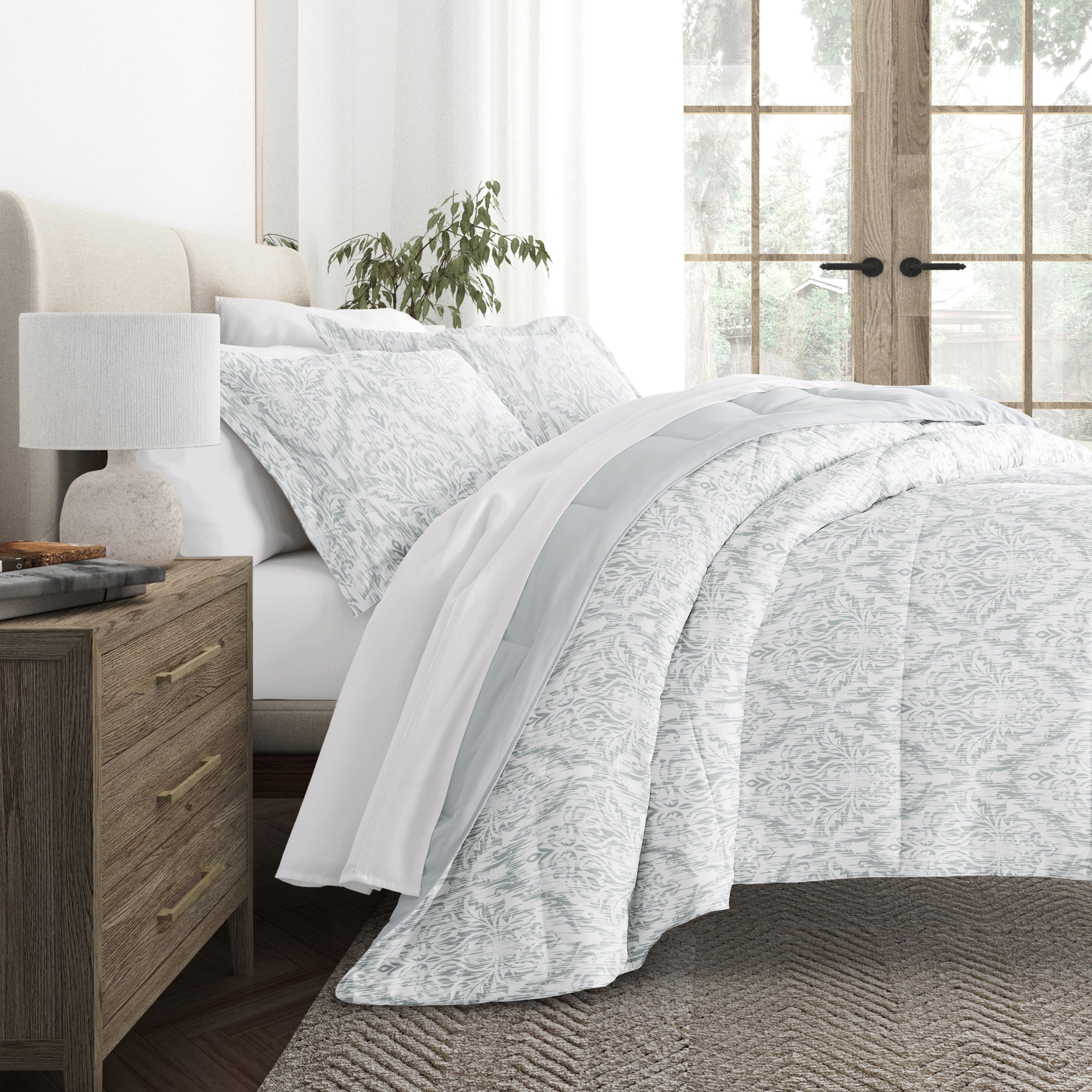 English Countryside Reversible Patterned Down-Alternative Comforter Set