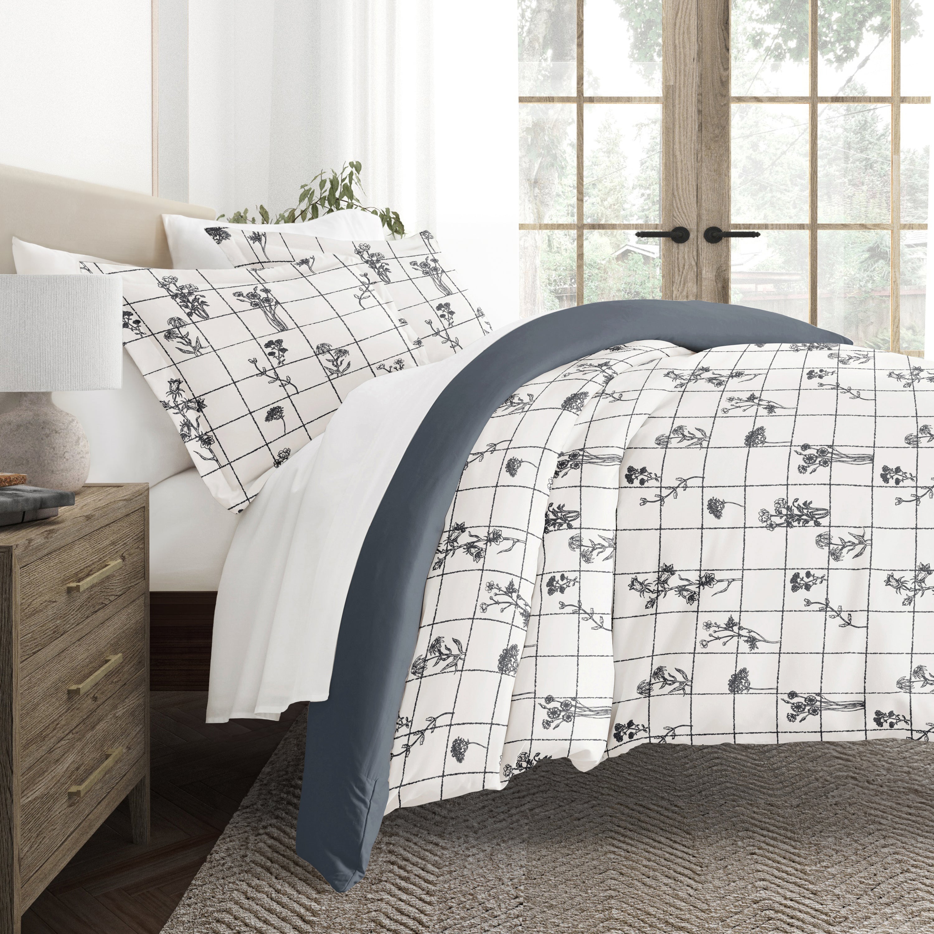 Flower Field Patterned Reversible Duvet Cover Set