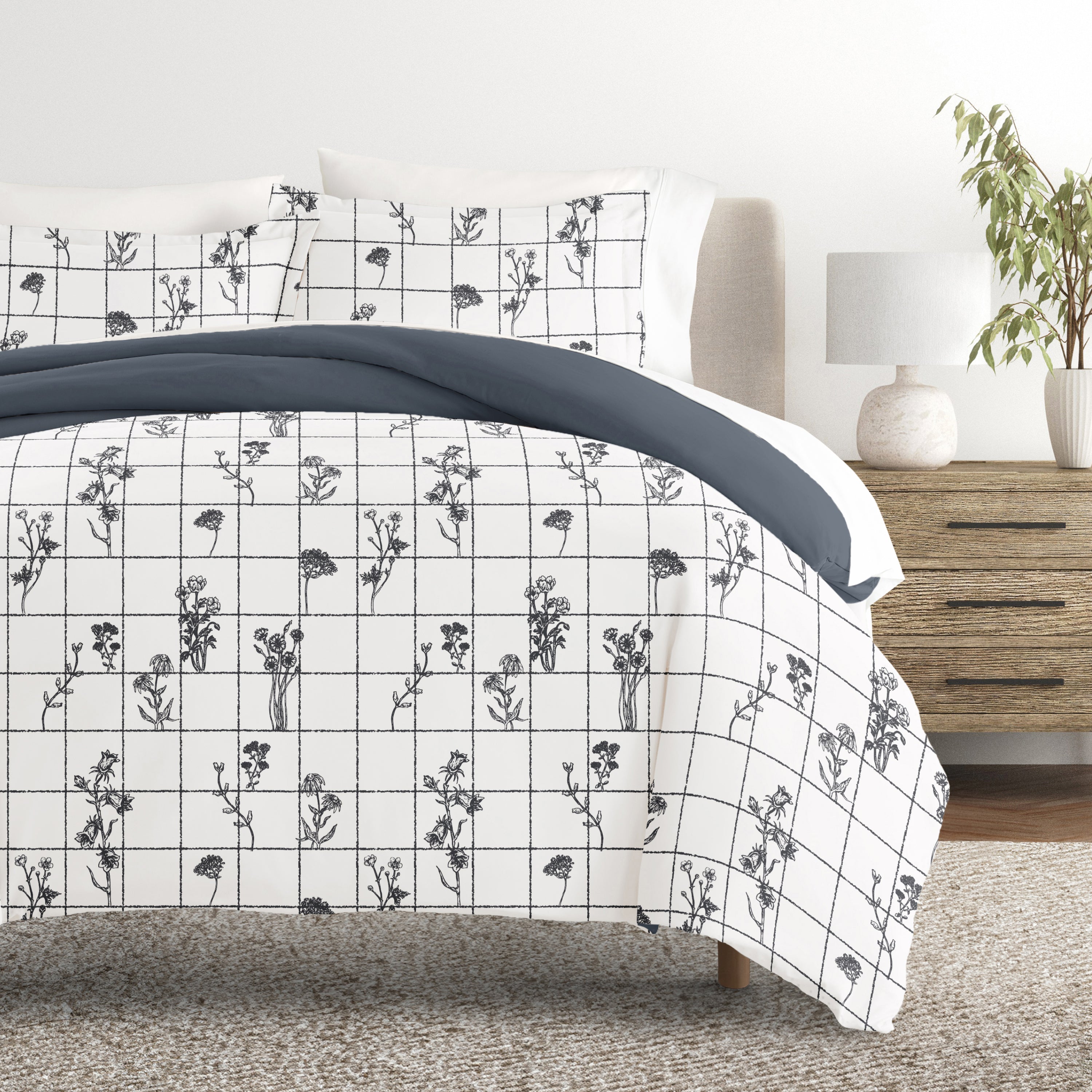 Flower Field Patterned Reversible Duvet Cover Set