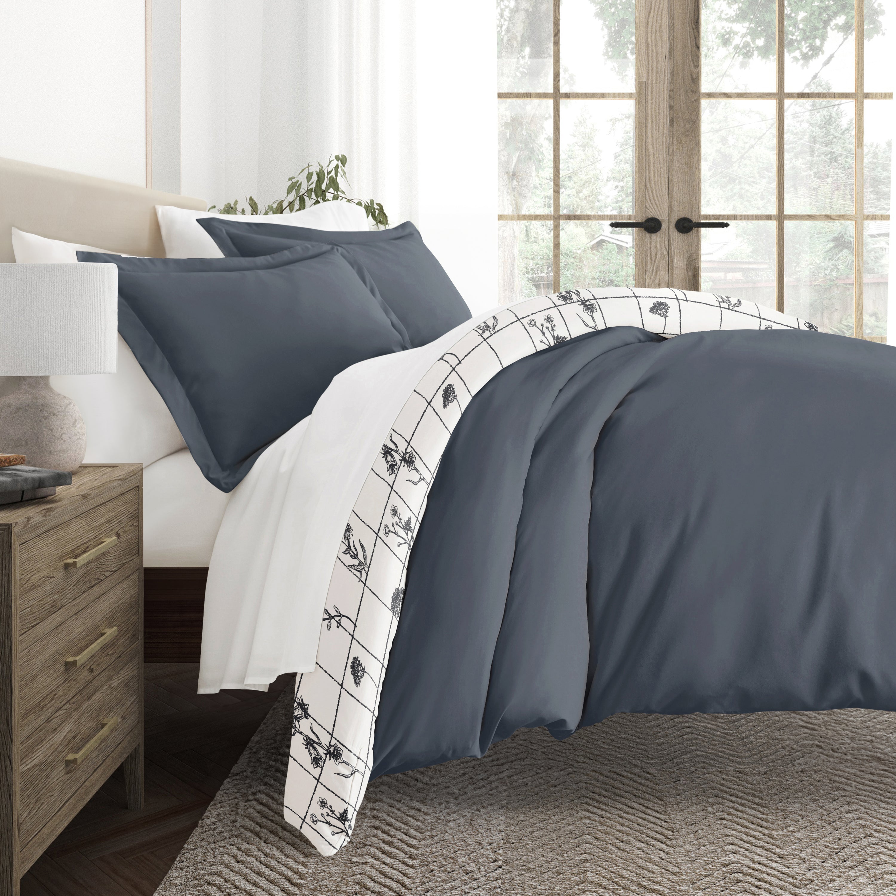 Flower Field Patterned Reversible Duvet Cover Set